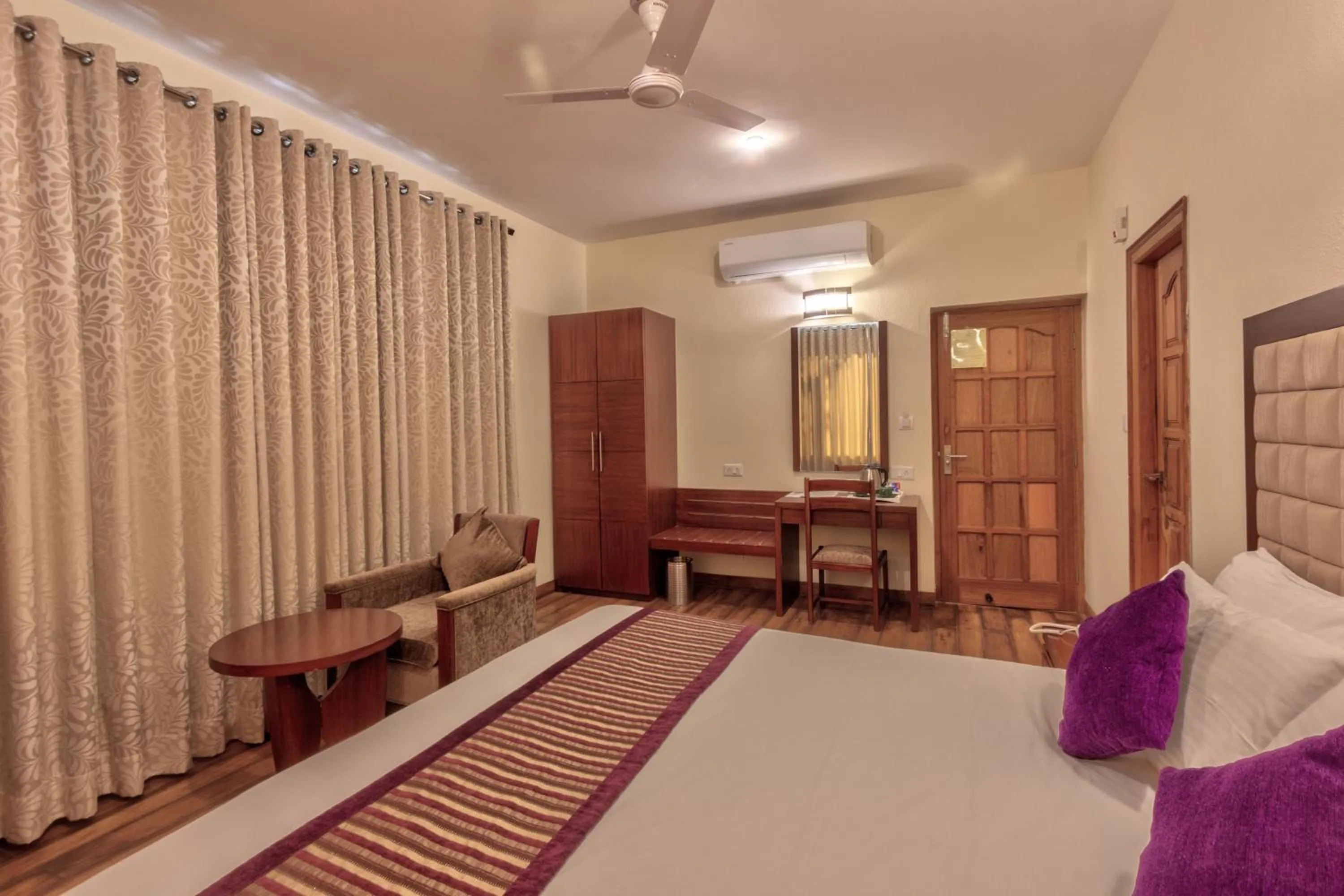 Bed in Shingar Regency