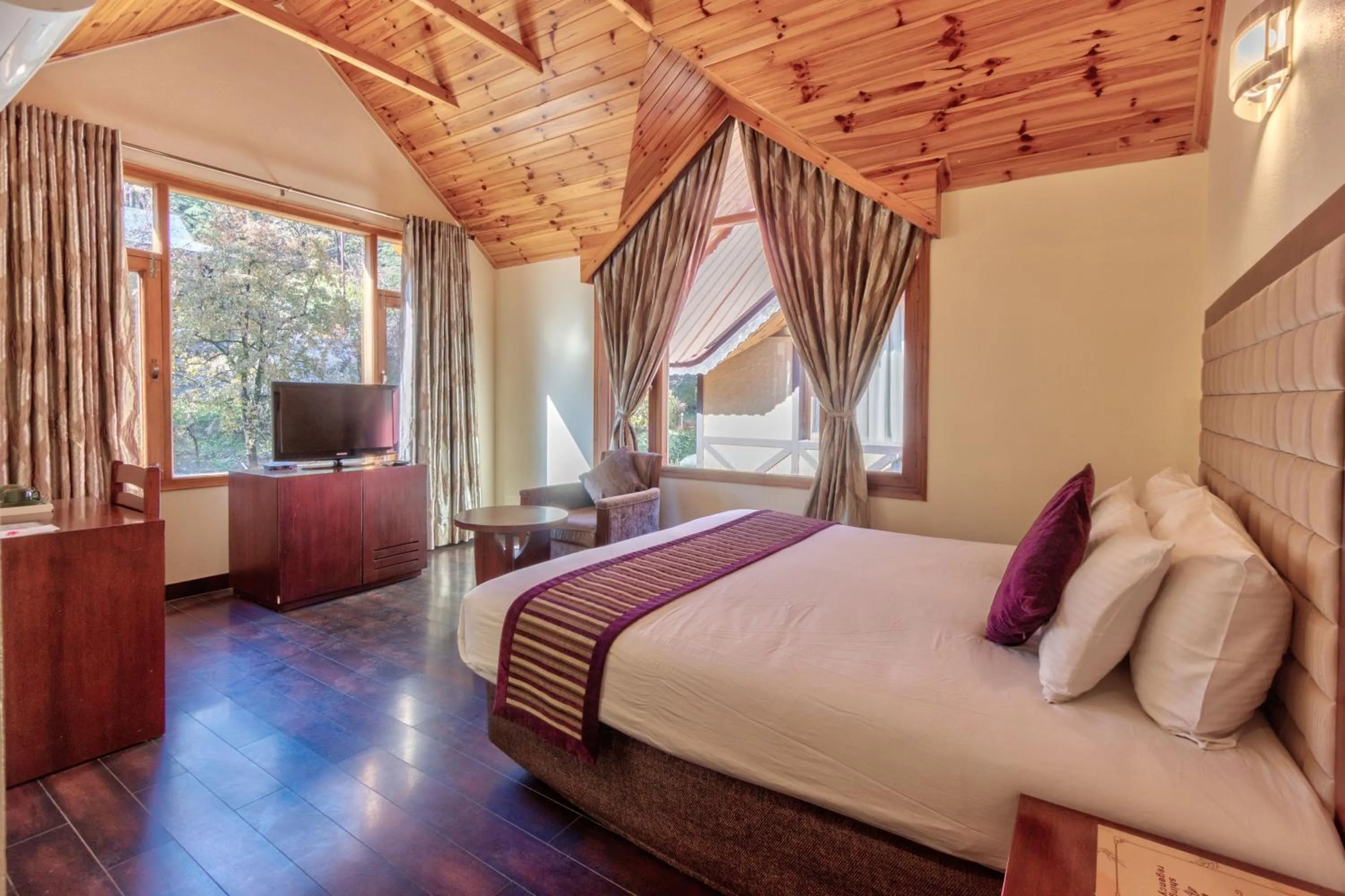 Bed in Shingar Regency