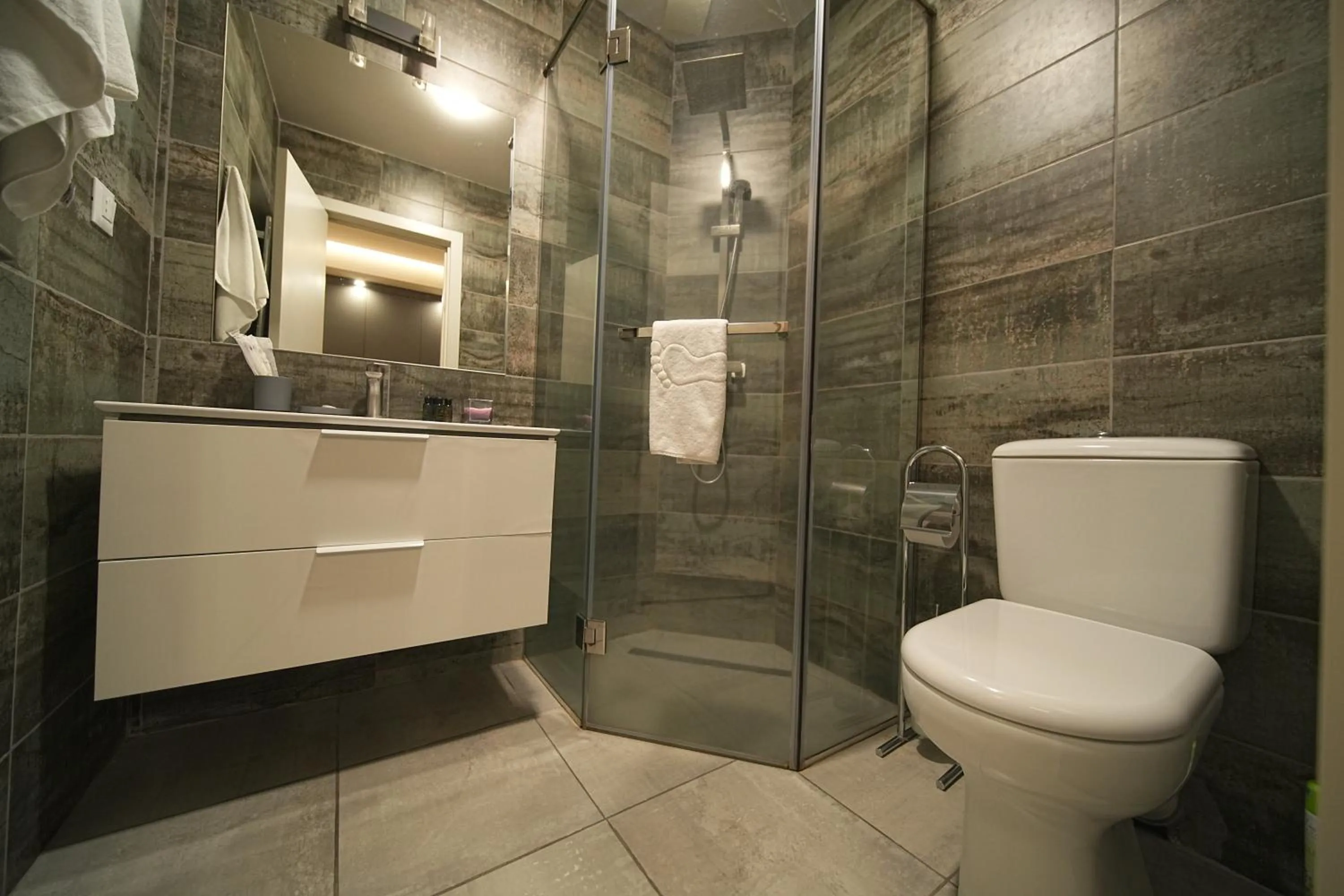 Shower in Sweet Home Deluxe Apart-Hotel