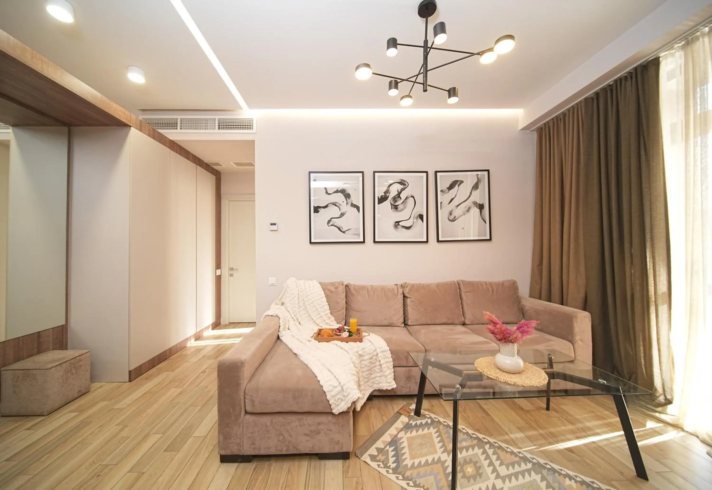 Superior One-Bedroom Apartment with Balcony in Sweet Home Deluxe Apart-Hotel Superior One-Bedroom Apartment with Balcony in Sweet Home Deluxe Apart-Hotel