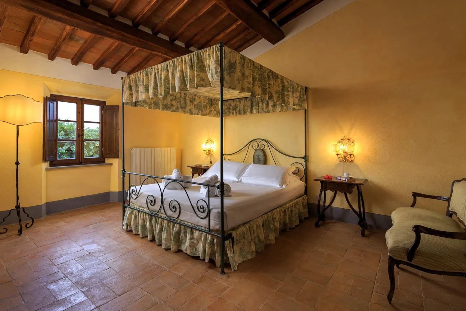 Bed in Le Filigare Wine & Country Relais