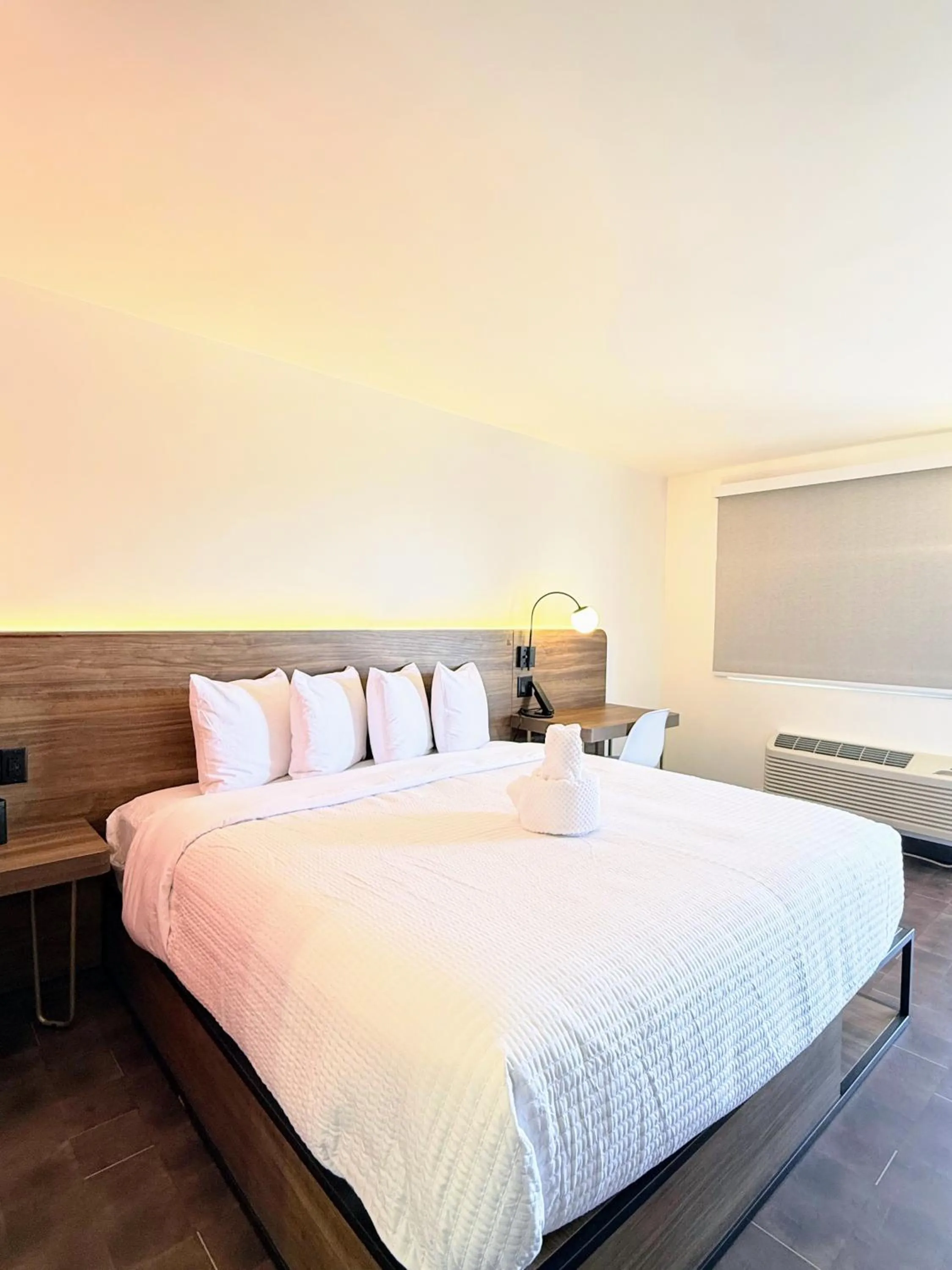 Bedroom, Bed in The Alice Hotel