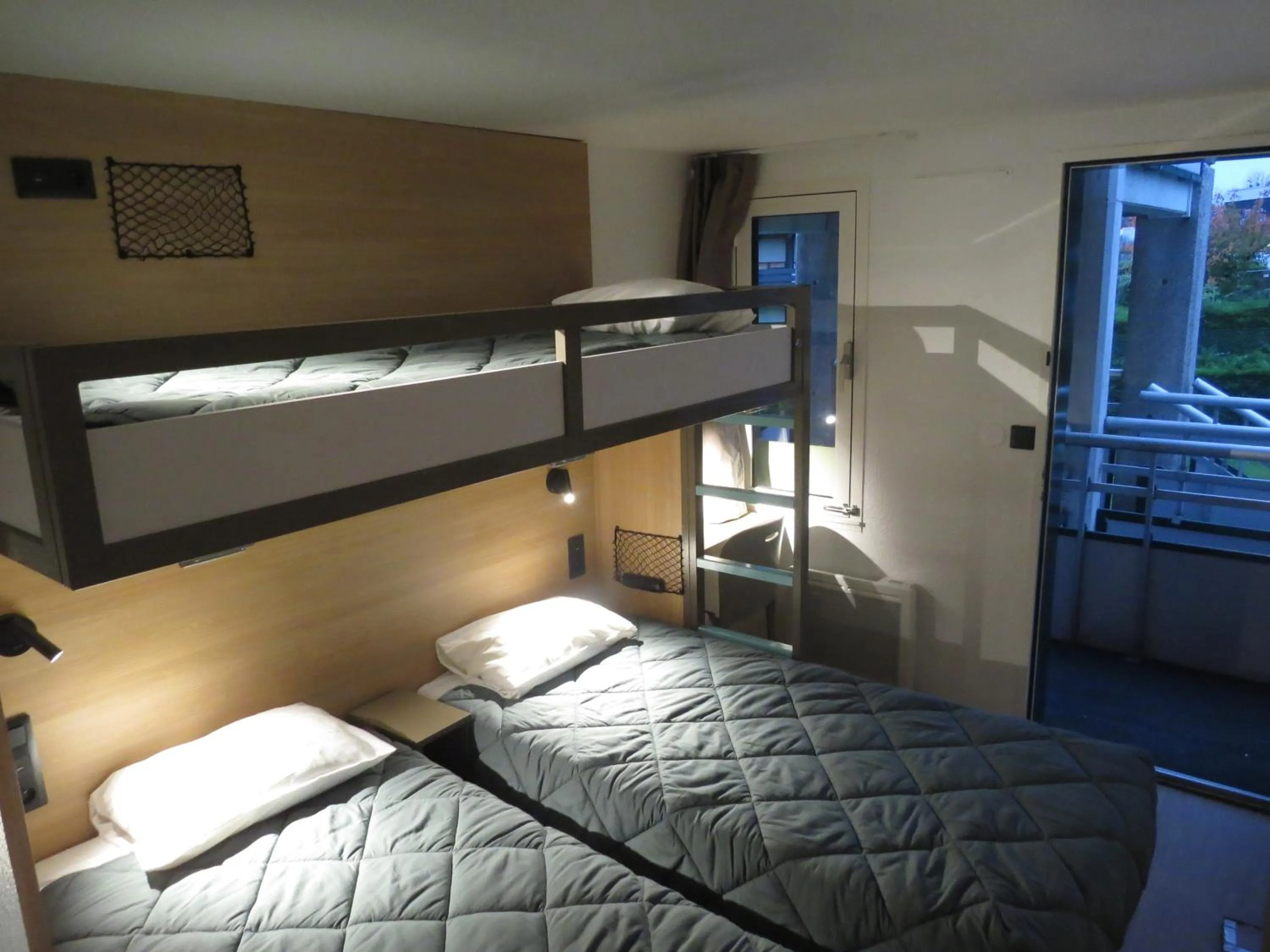 Photo of the whole room, Bed in HOTEL PREMIERE CLASSE Rouen Sud Oissel