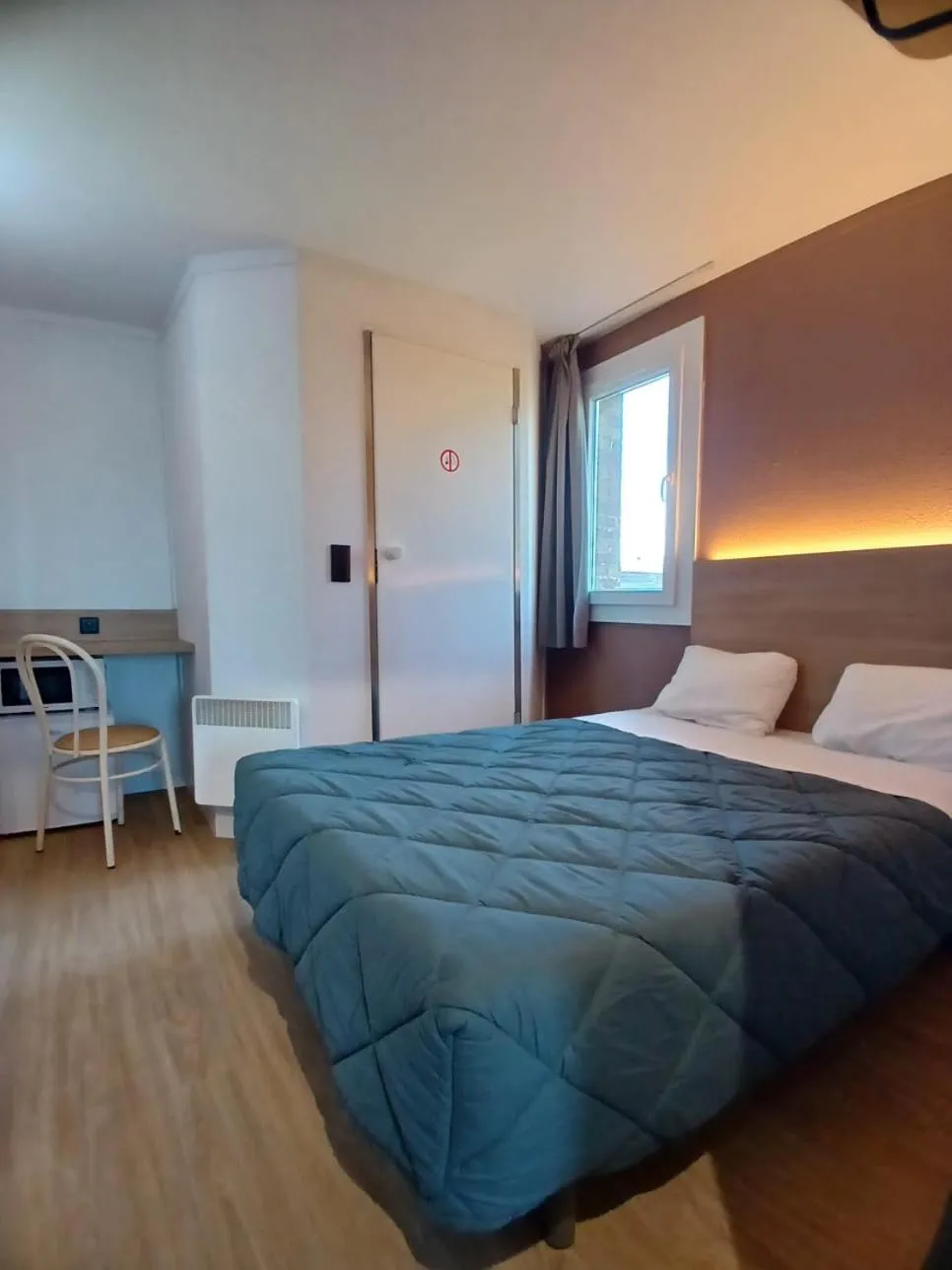 Photo of the whole room, Bed in HOTEL PREMIERE CLASSE Rouen Sud Oissel