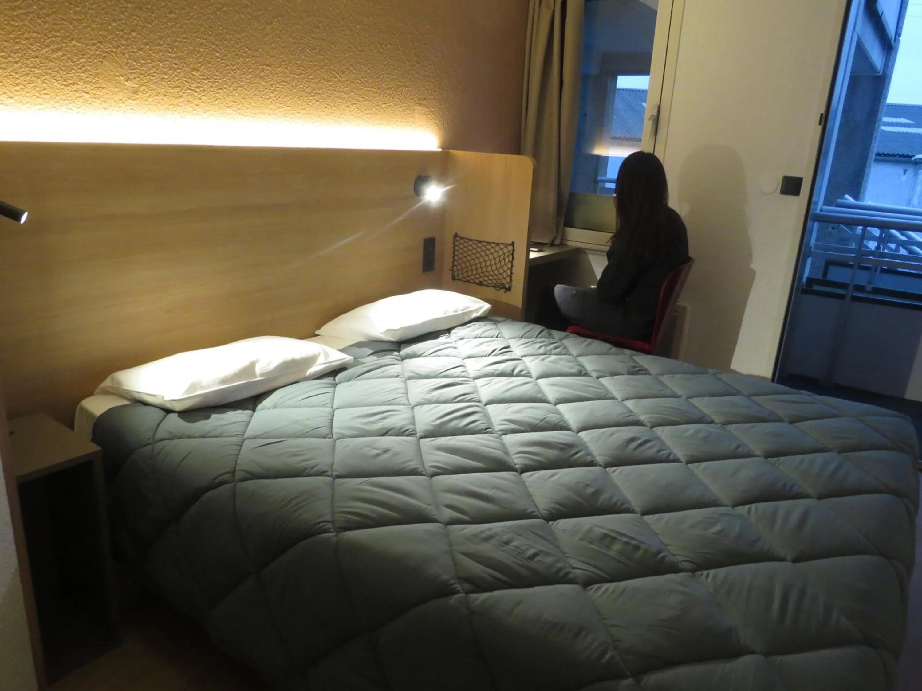 Photo of the whole room, Bed in HOTEL PREMIERE CLASSE Rouen Sud Oissel