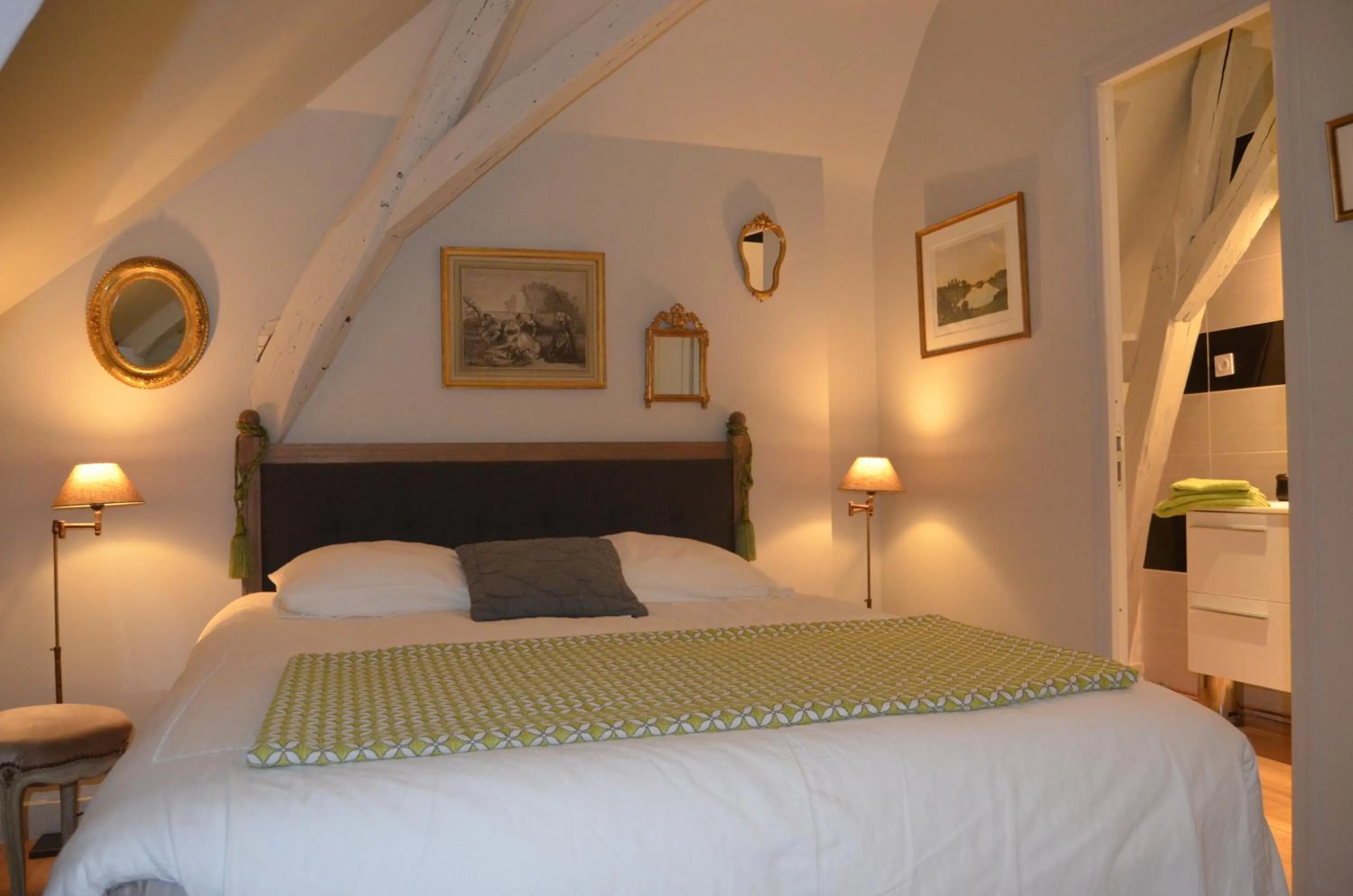 Bedroom, Bed in La Folie Saint Julien