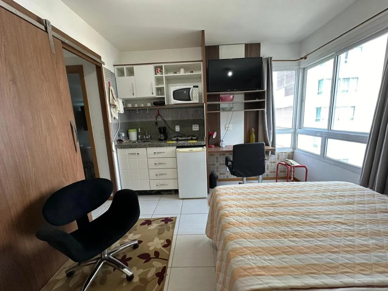 Photo of the whole room, Bed in Apart-Hotel Biarritz Hplus Long Stay