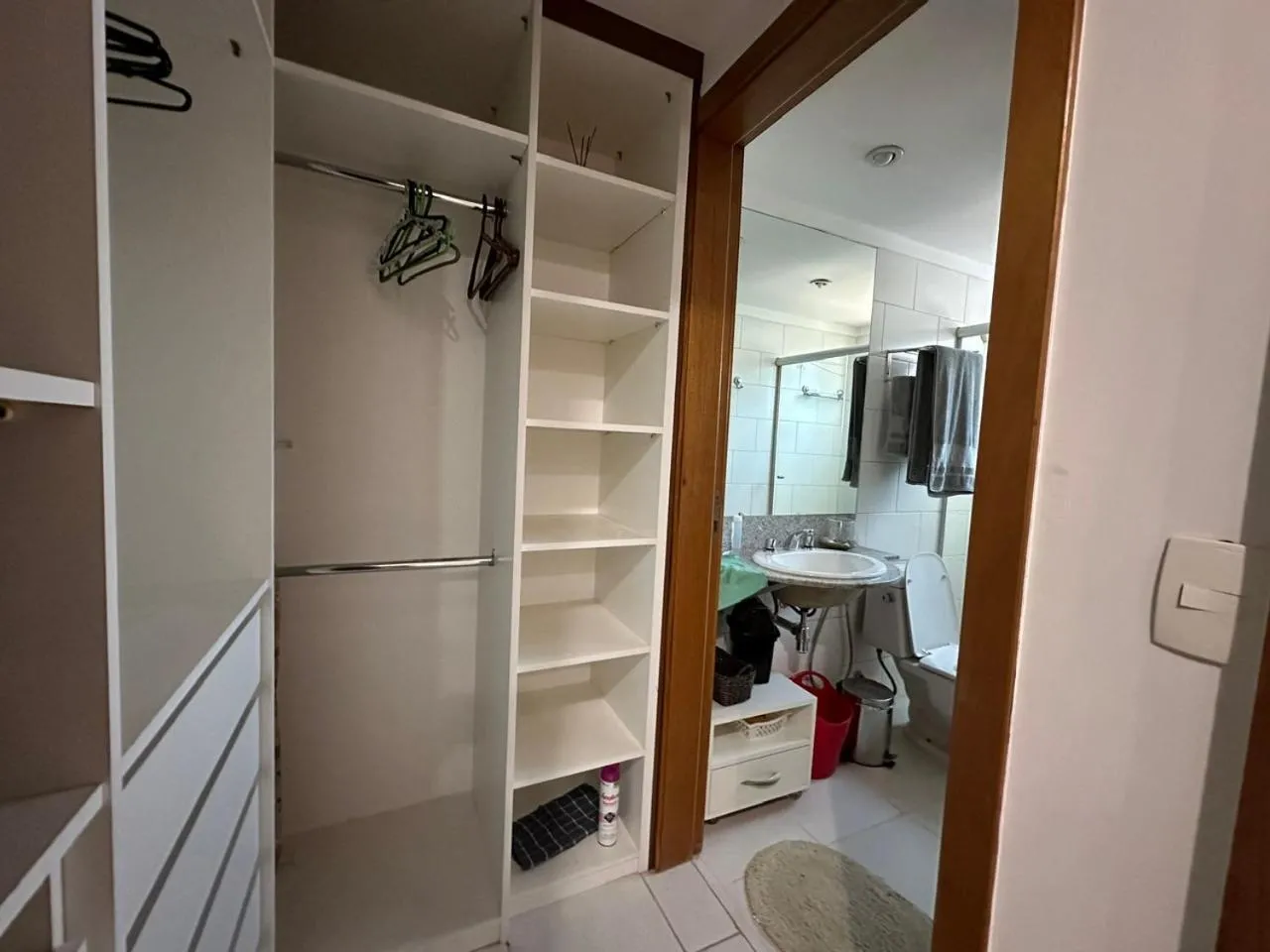 wardrobe in Apart-Hotel Biarritz Hplus Long Stay