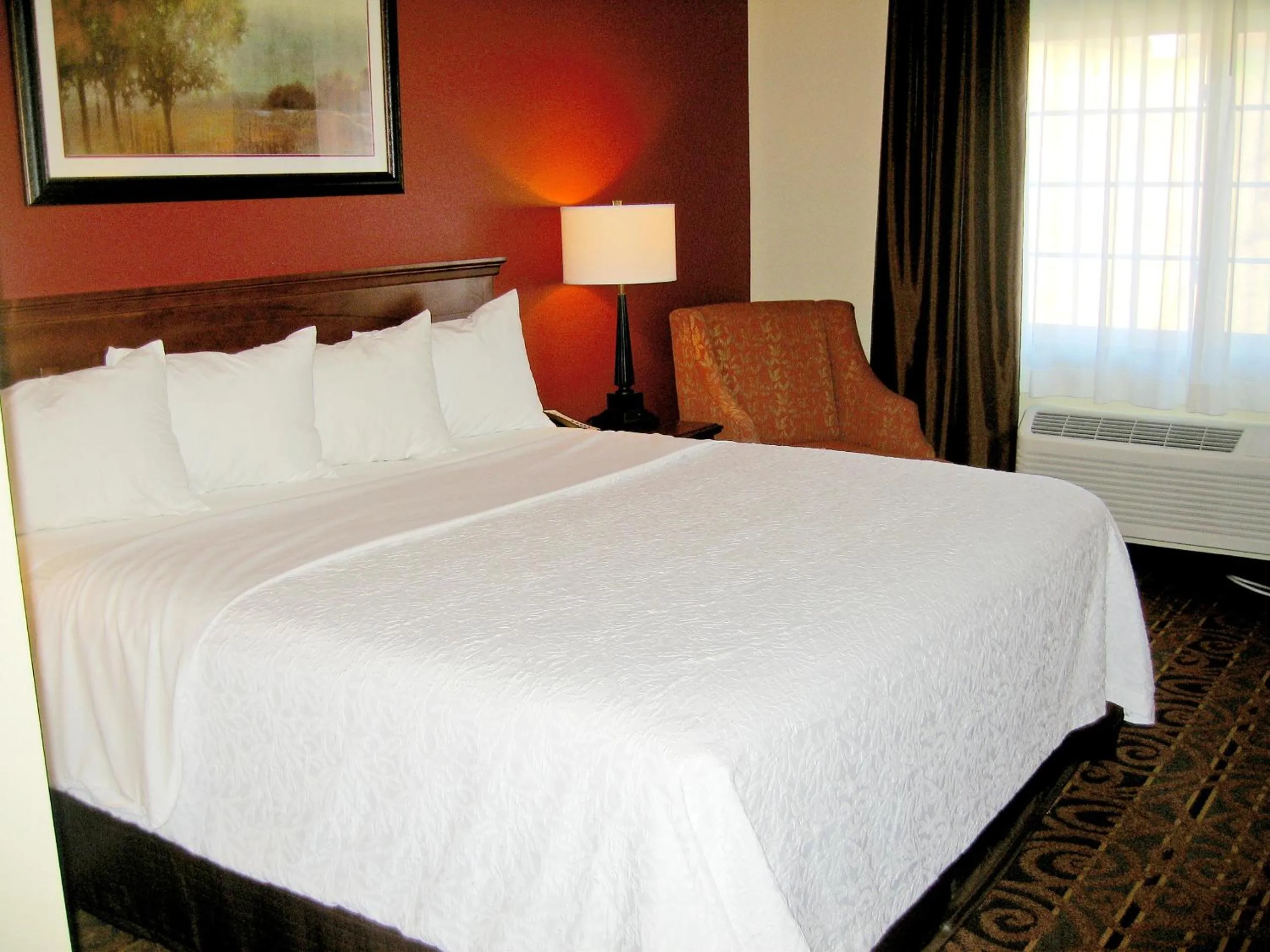 Photo of the whole room, Bed in Savanna Inn & Suites