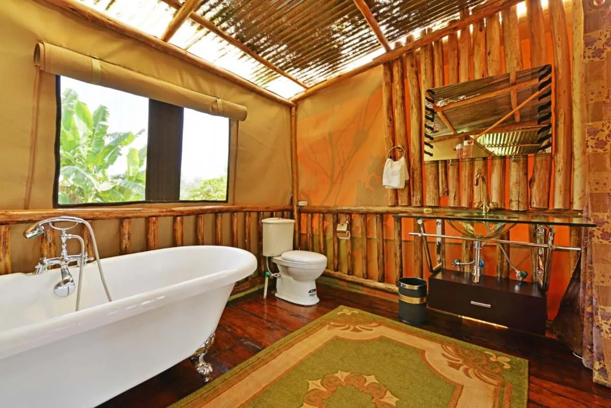 Shower in Malakai Eco Lodge