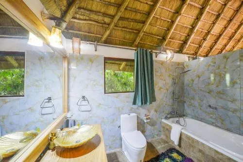 Shower in Malakai Eco Lodge