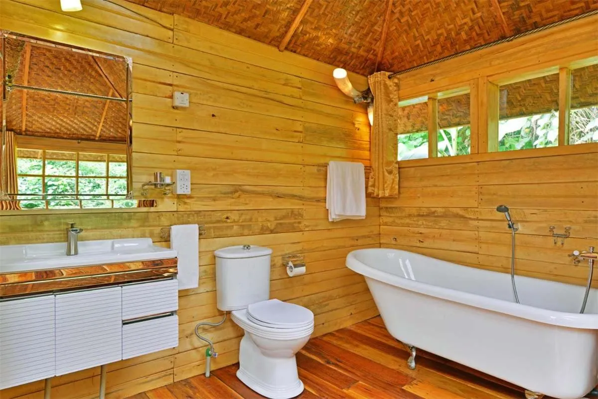 Toilet in Malakai Eco Lodge