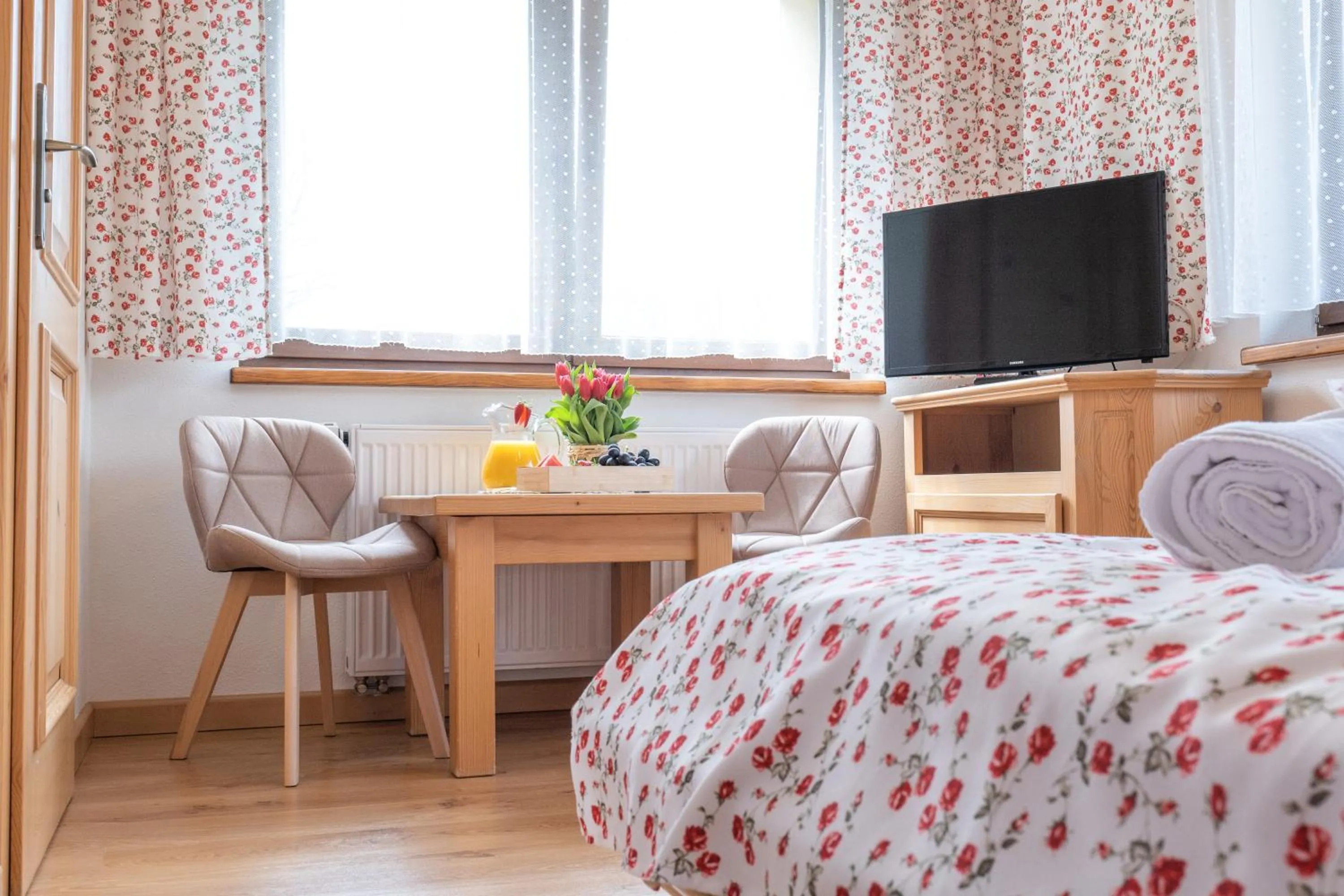 TV and multimedia, Bed in Willa jak u Babci