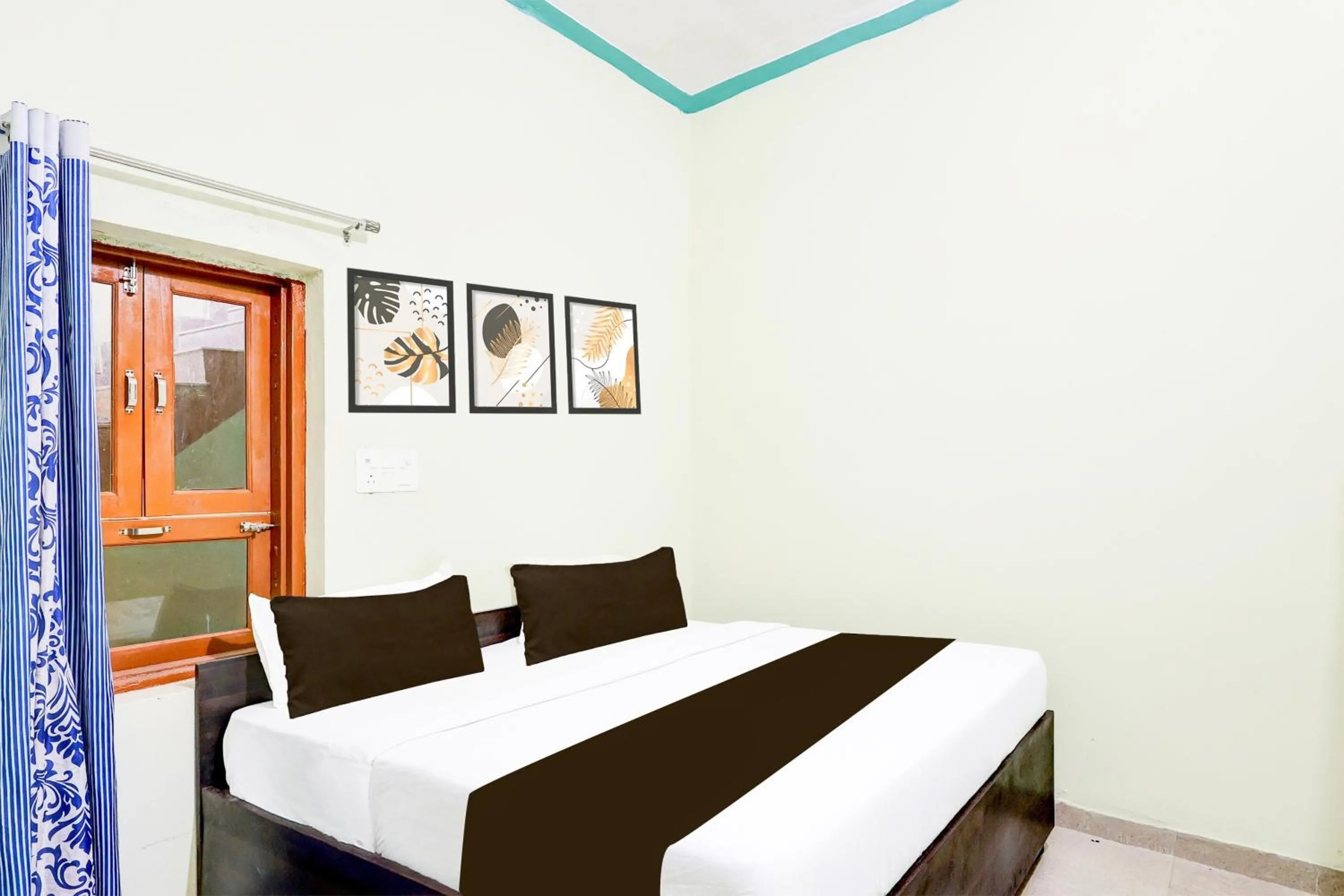 Bedroom, Bed in Hotel O Chaudhary Hotel