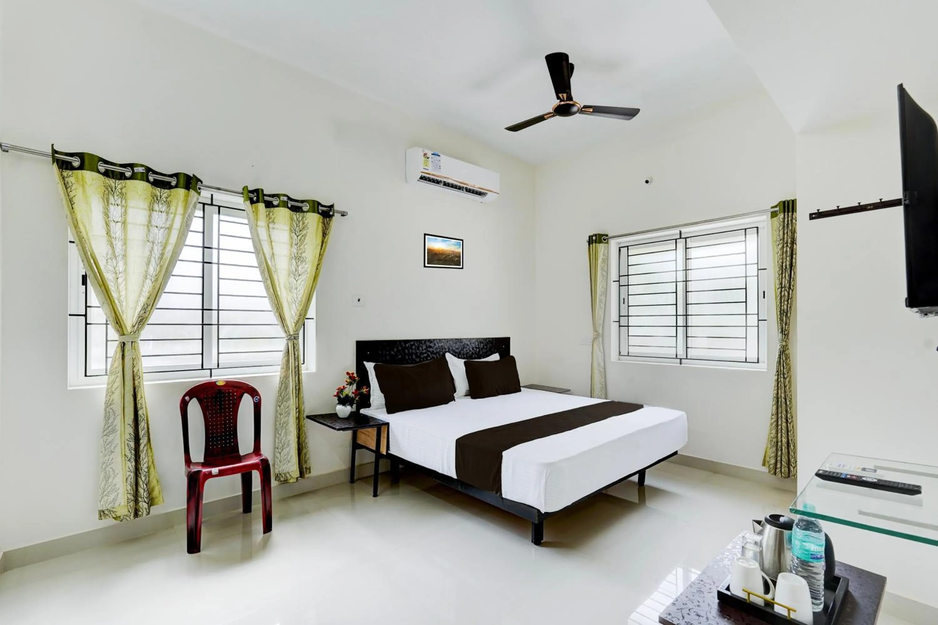 Bedroom, Bed in Hotel O Elegant Residency Vandalur Zoo