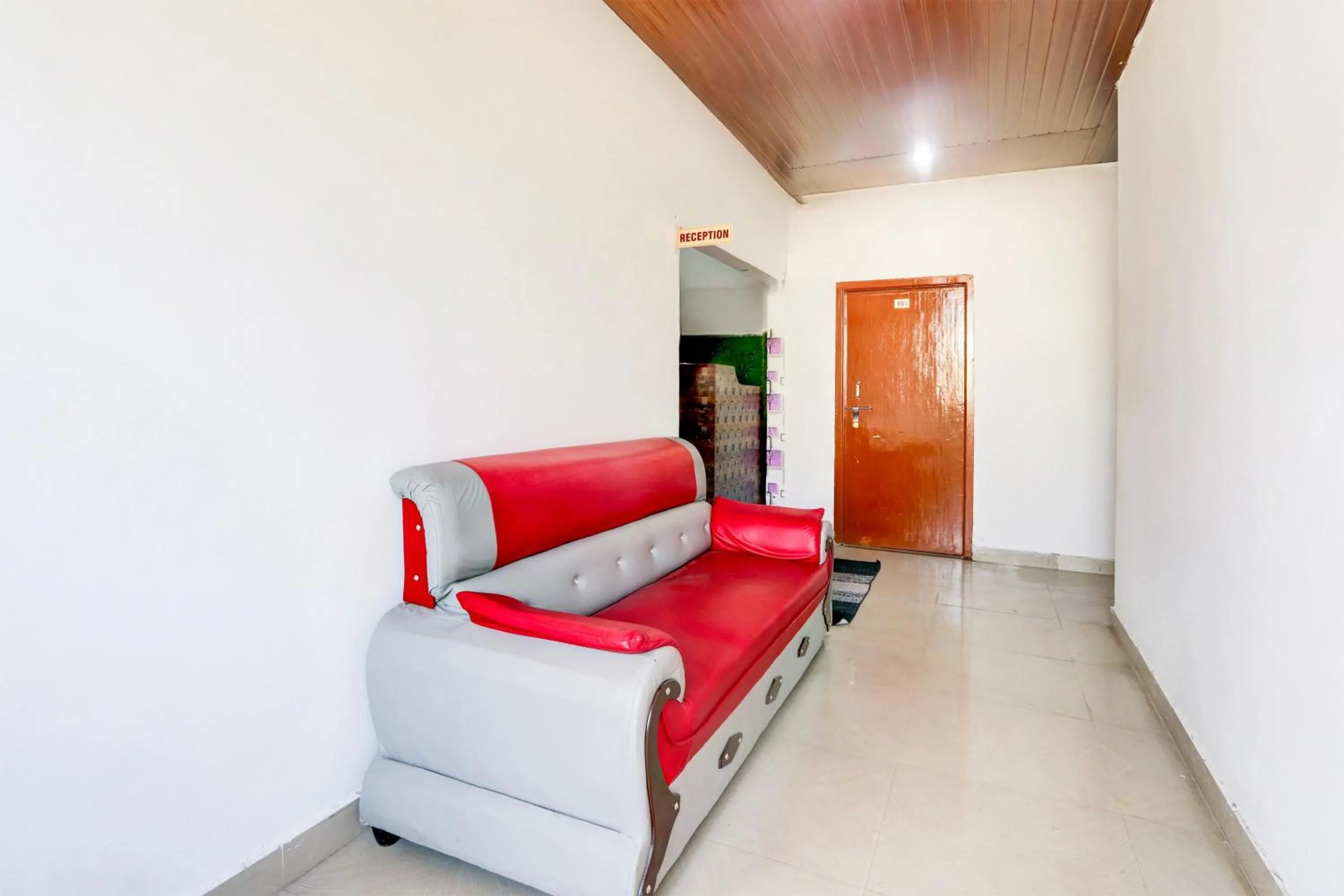 Lobby or reception in Hotel O by OYO Tara Grand luxury Rooms