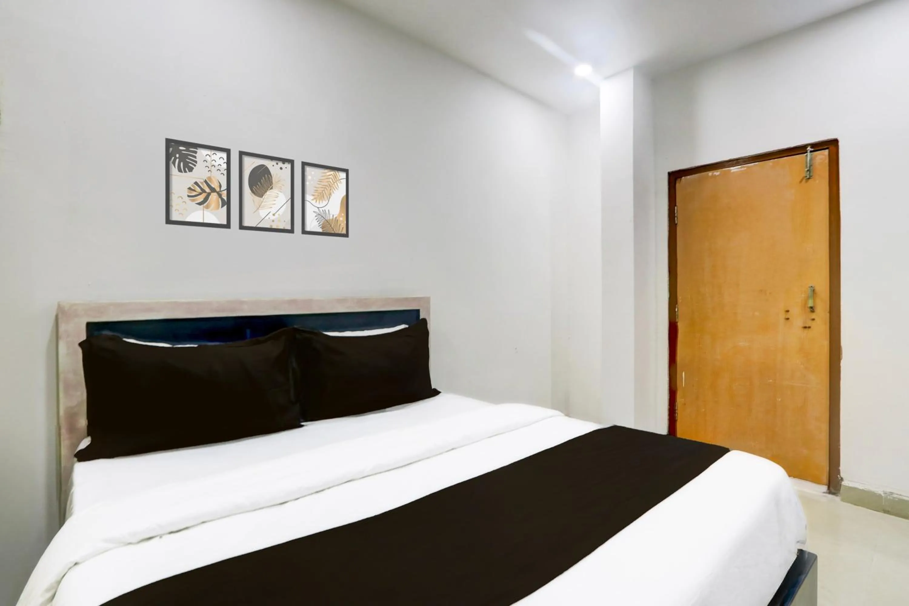 Bedroom, Bed in Hotel O by OYO Tara Grand luxury Rooms