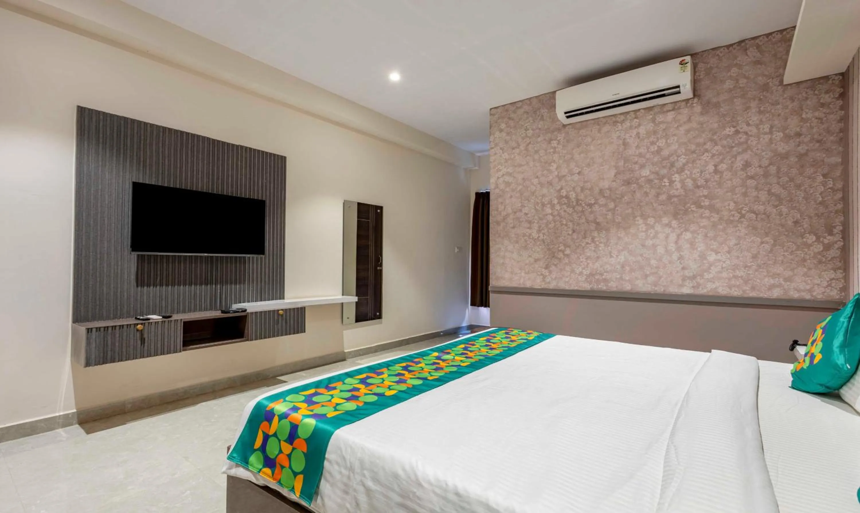 Bedroom, Bed in Treebo Imperia, Kommadi