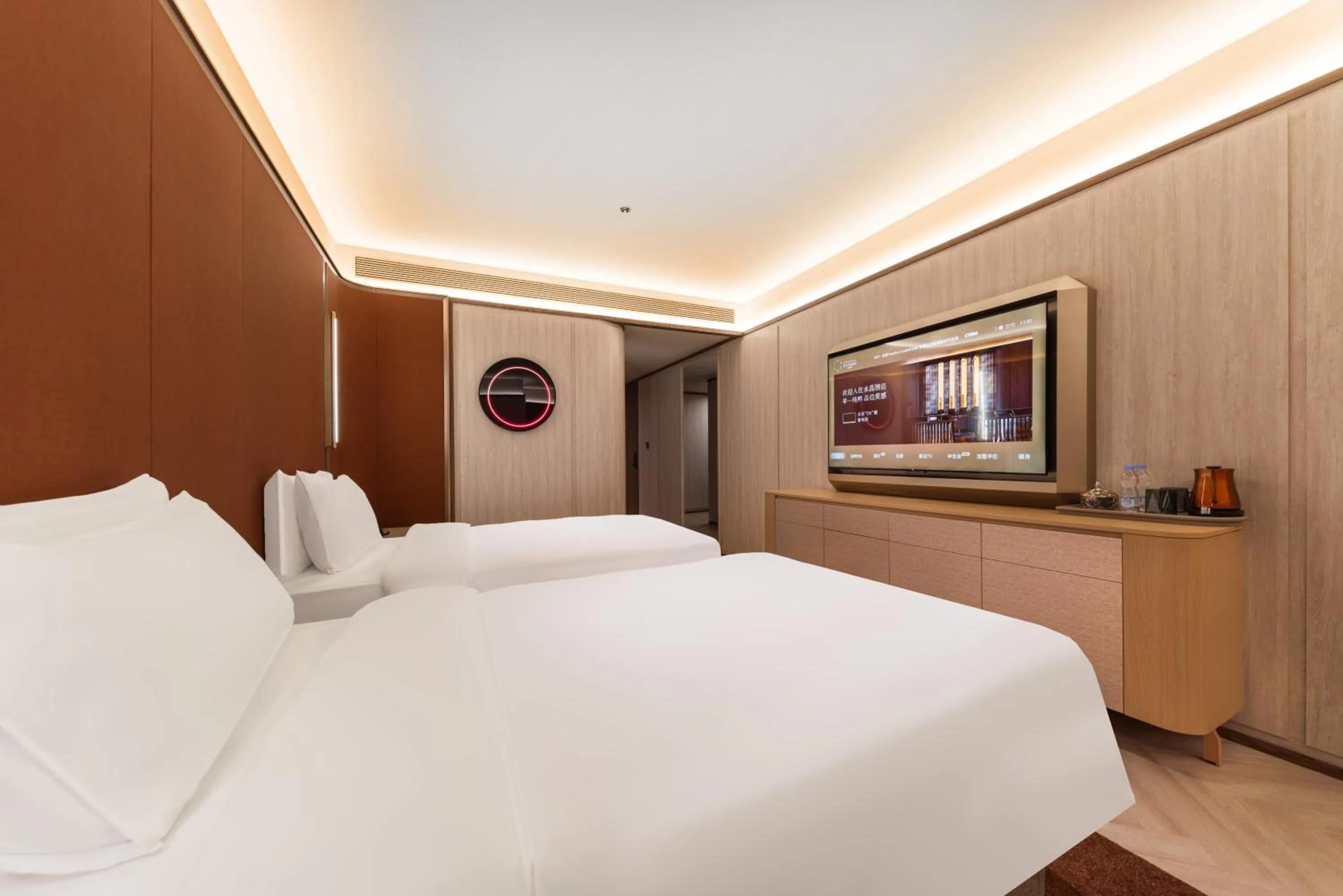 Photo of the whole room, Bed in Crystal Orange Hotel Shanghai The Bund Yu Garden