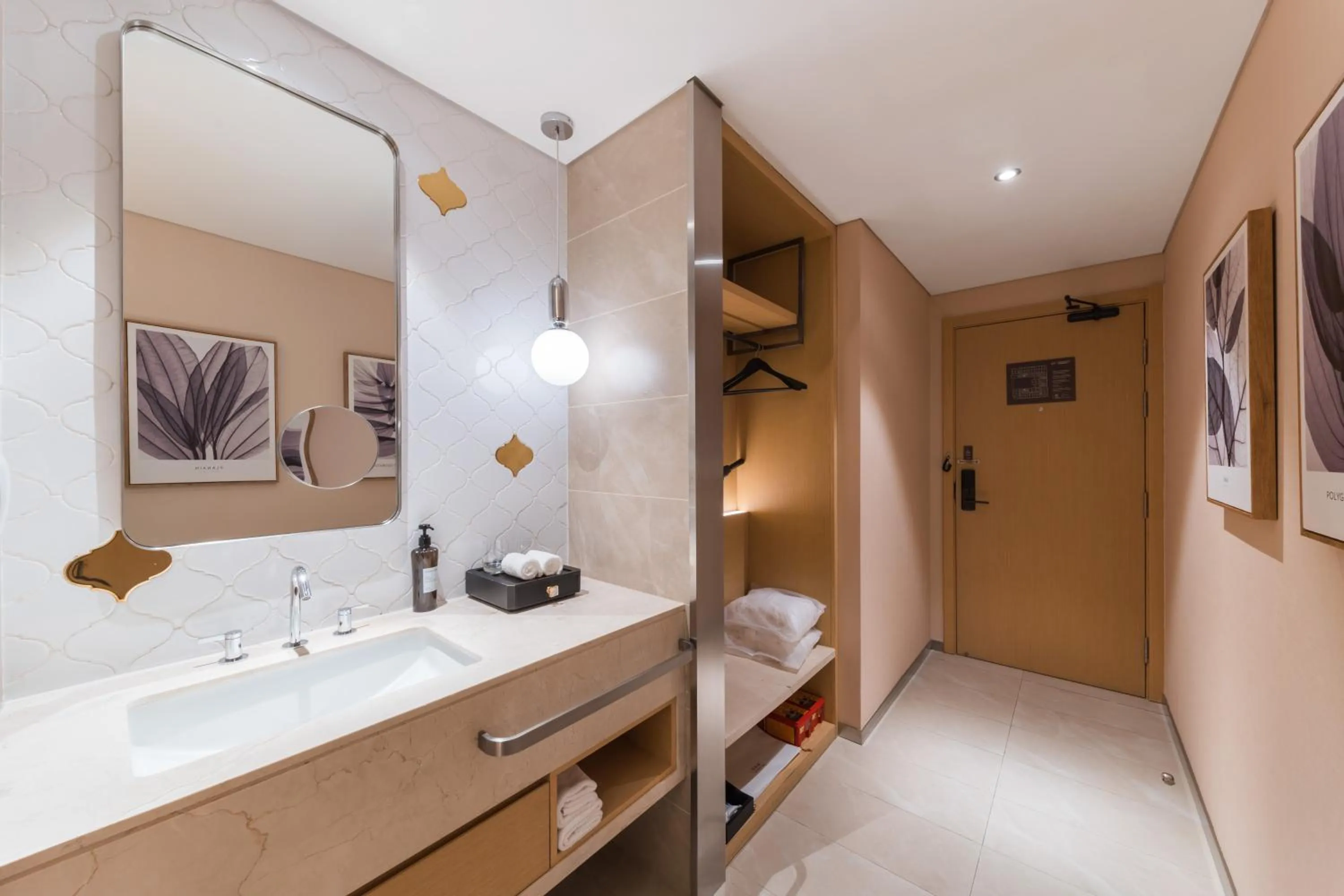 Bathroom in Crystal Orange Hotel Shanghai The Bund Yu Garden