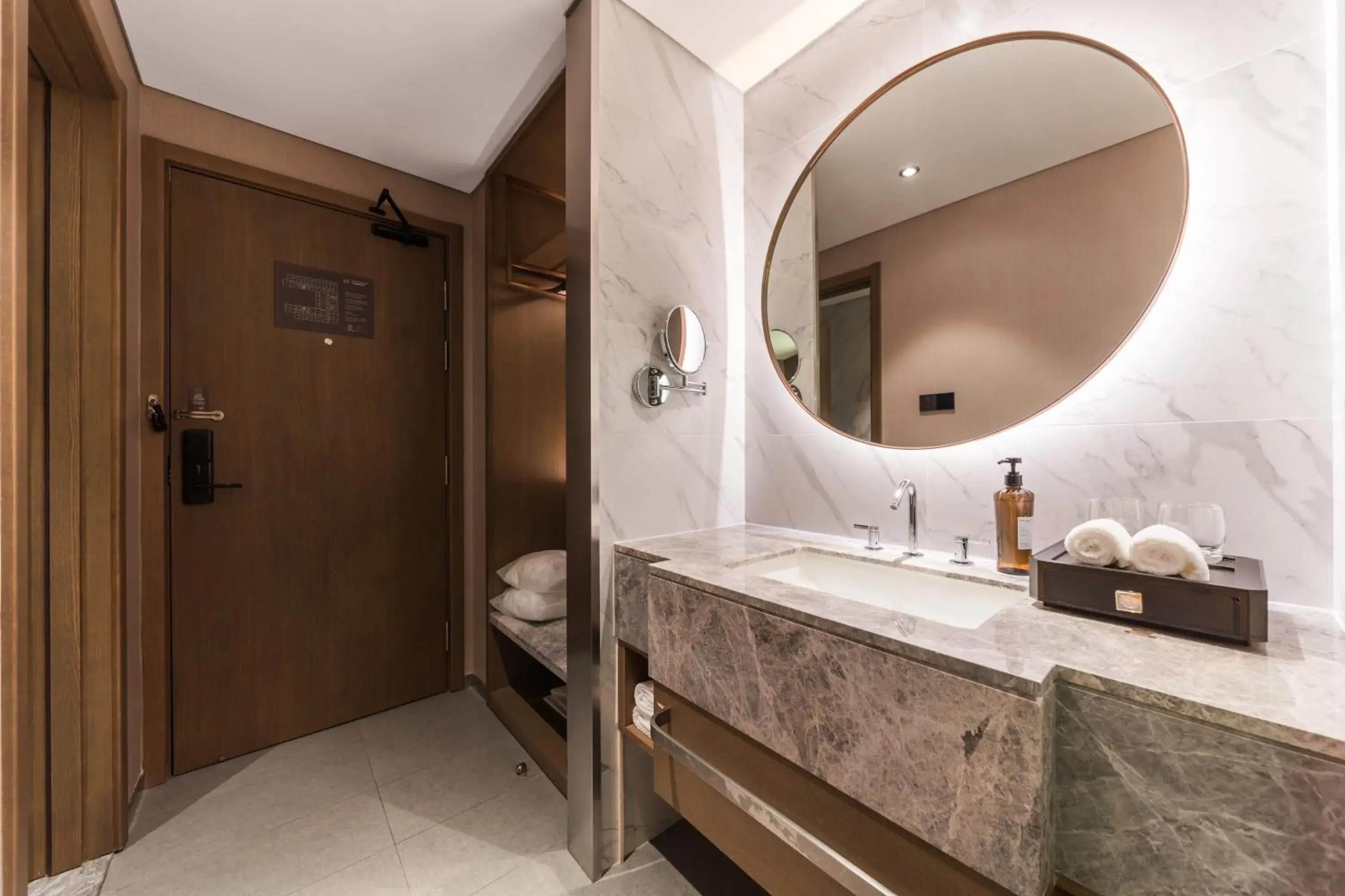 Budget Double Room in Crystal Hotel Shanghai The Bund Yu Garden Budget Double Room in Crystal Hotel Shanghai The Bund Yu Garden