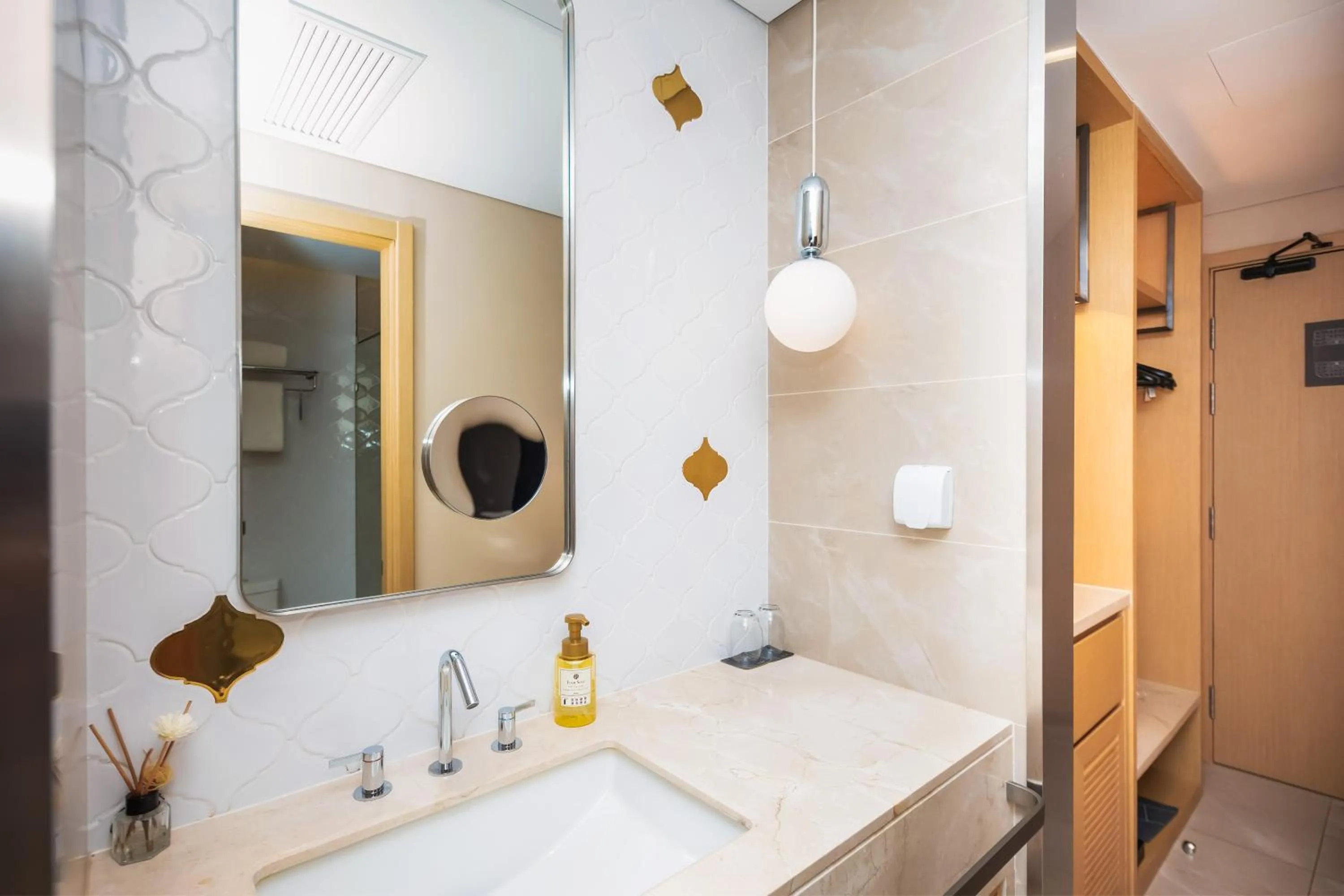 Bathroom in Crystal Orange Hotel Shanghai The Bund Yu Garden