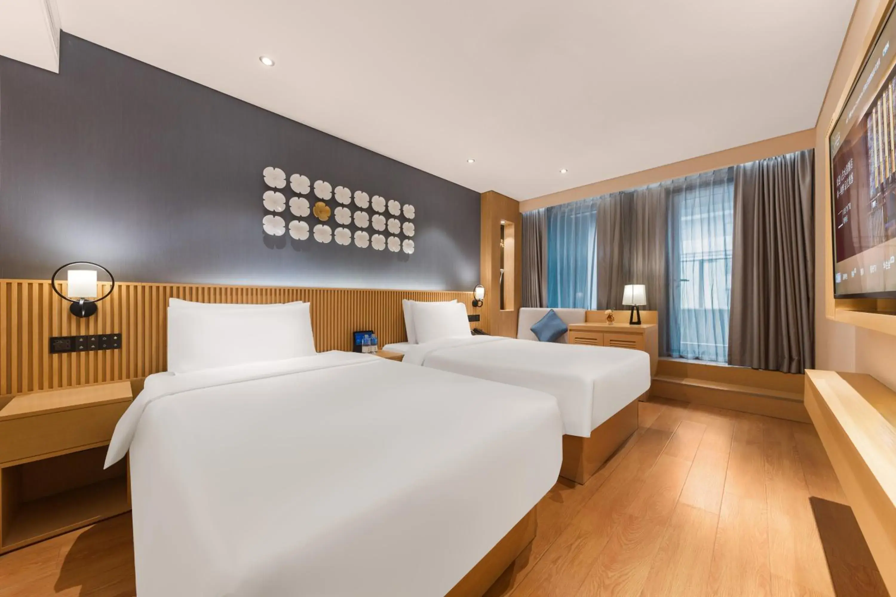 Terrace Deluxe Twin Room in Crystal Orange Hotel Shanghai The Bund Yu Garden Terrace Deluxe Twin Room in Crystal Orange Hotel Shanghai The Bund Yu Garden