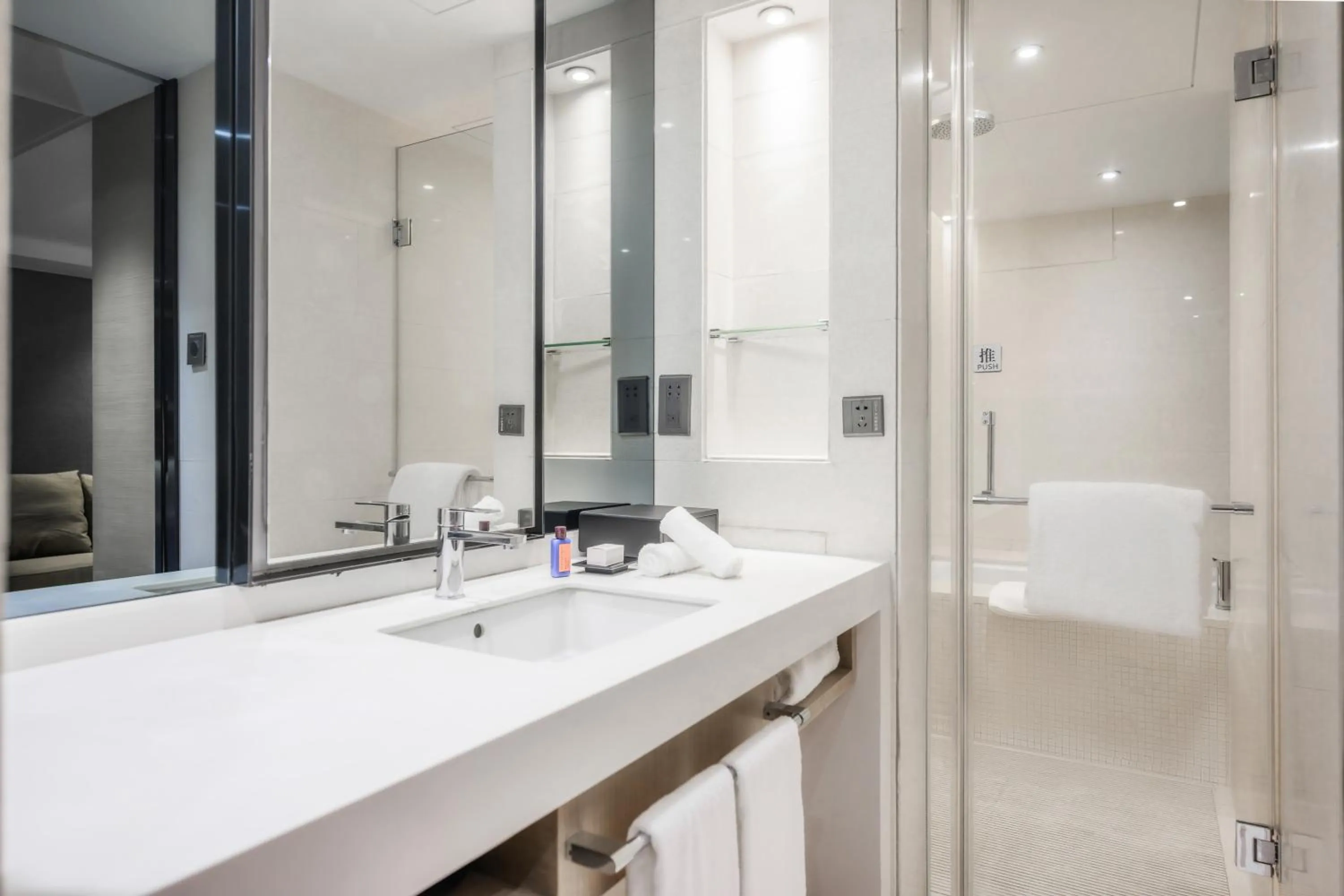 Bathroom in Grand Metropark Hotel Shanghai Pudong