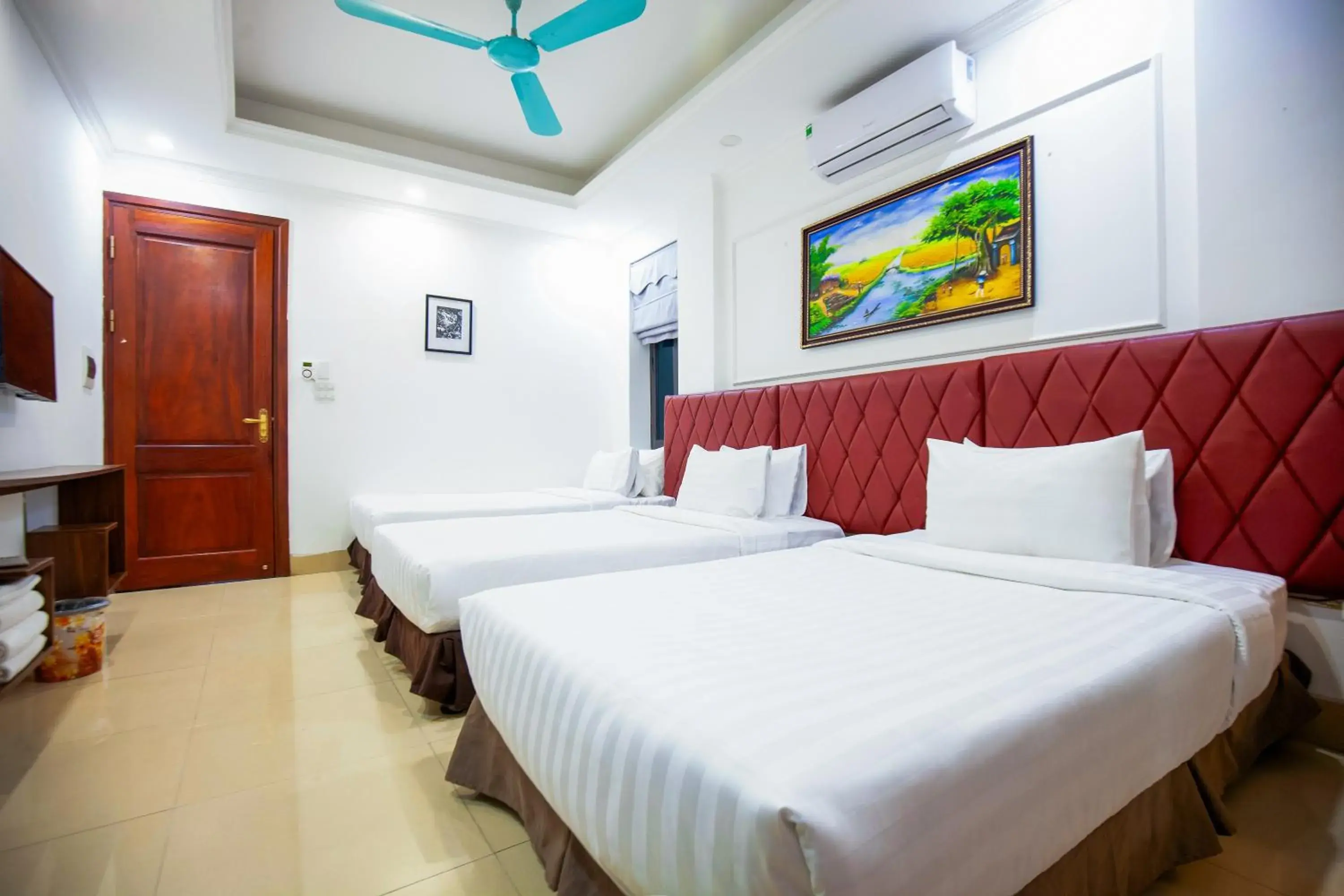 Deluxe Triple Room in Hanoi Shining House Deluxe Triple Room in Hanoi Shining House