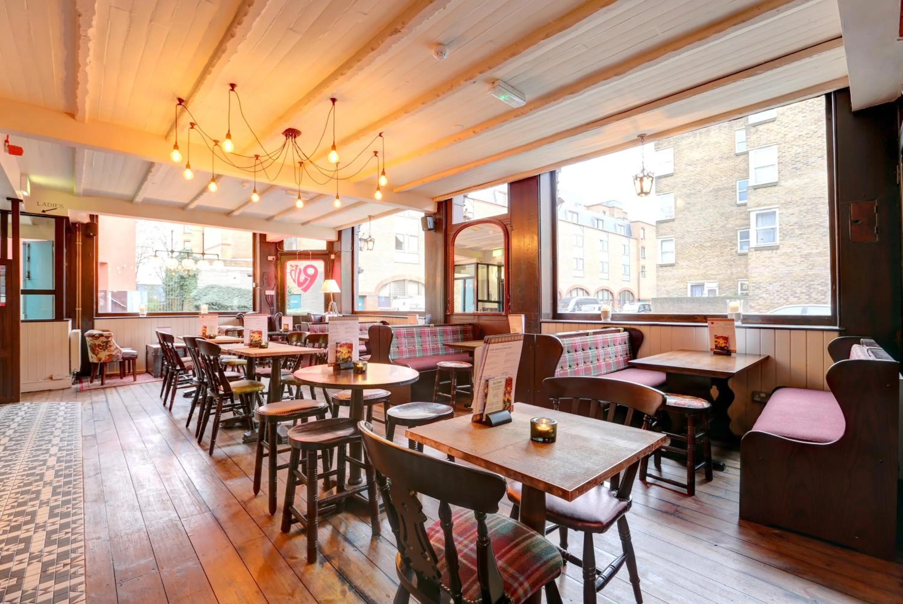 Restaurant/places to eat in PubLove @ The Exmouth Arms, Euston
