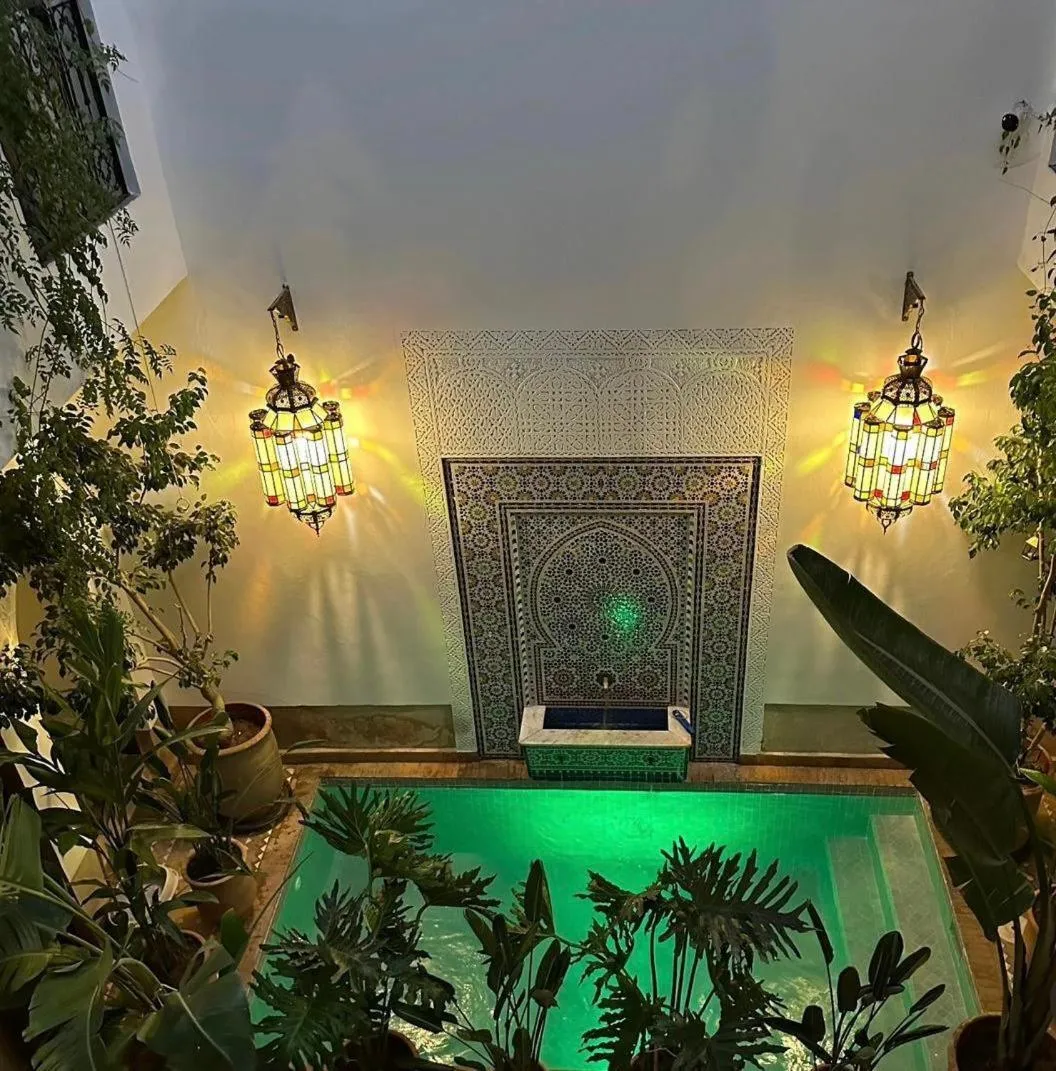 Swimming pool in Riad Clefs d'Orient