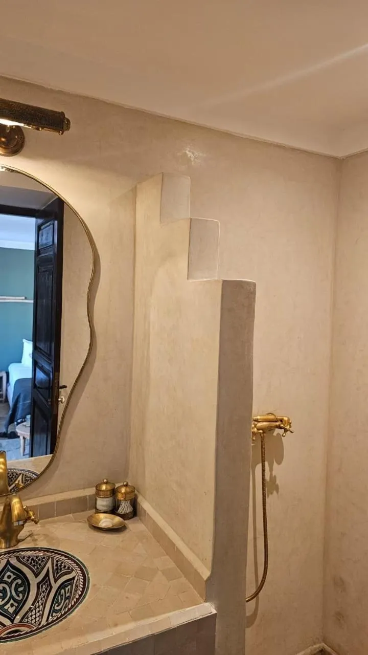 Toilet in Riad Clefs d'Orient