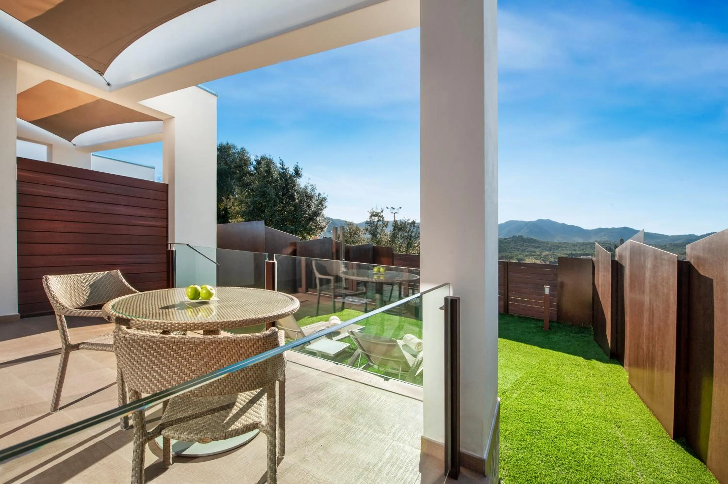 Suite with Jacuzzi® and Private Garden in Suites Natura Mas Tapiolas