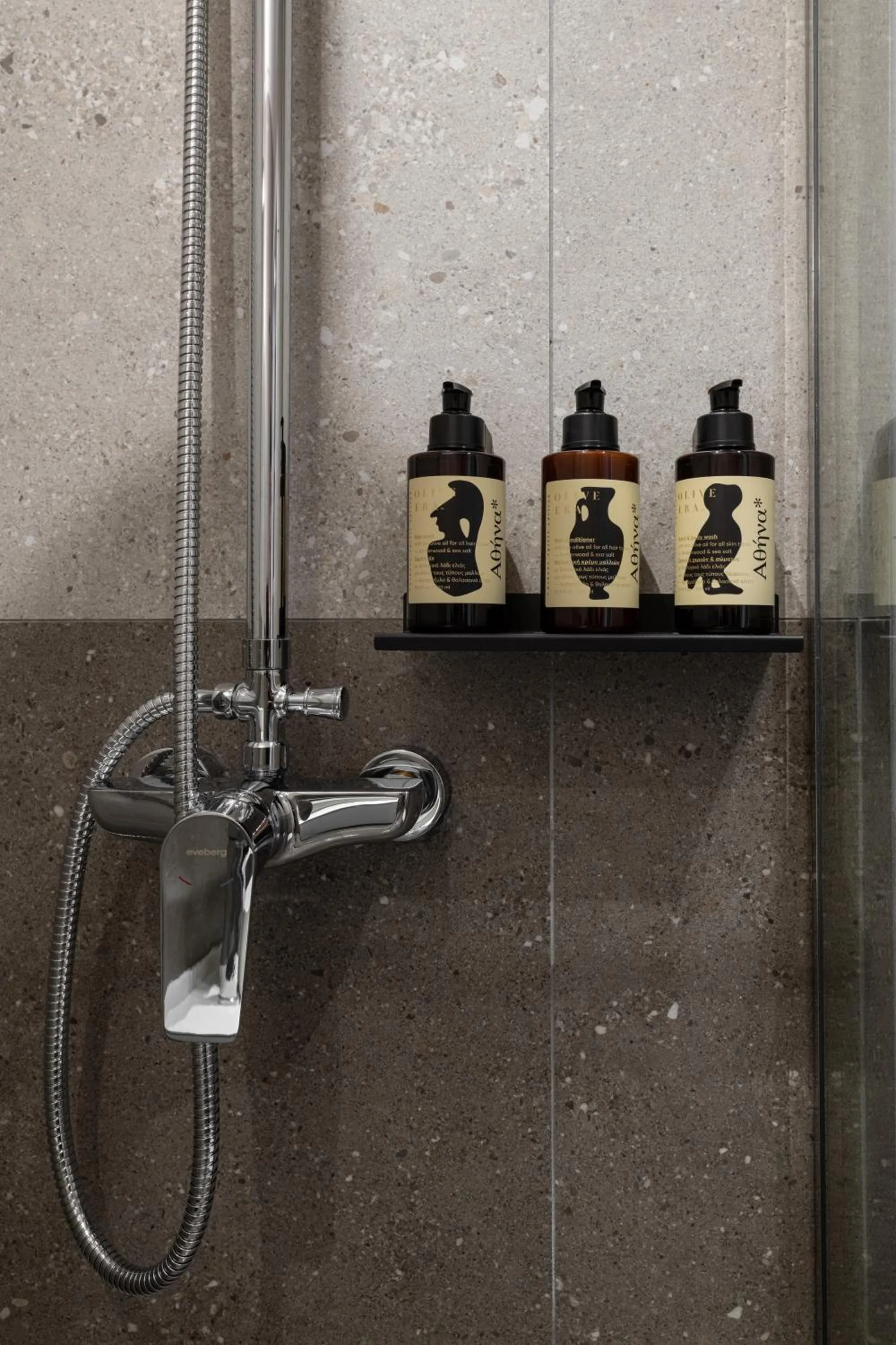 Shower in Fits Living