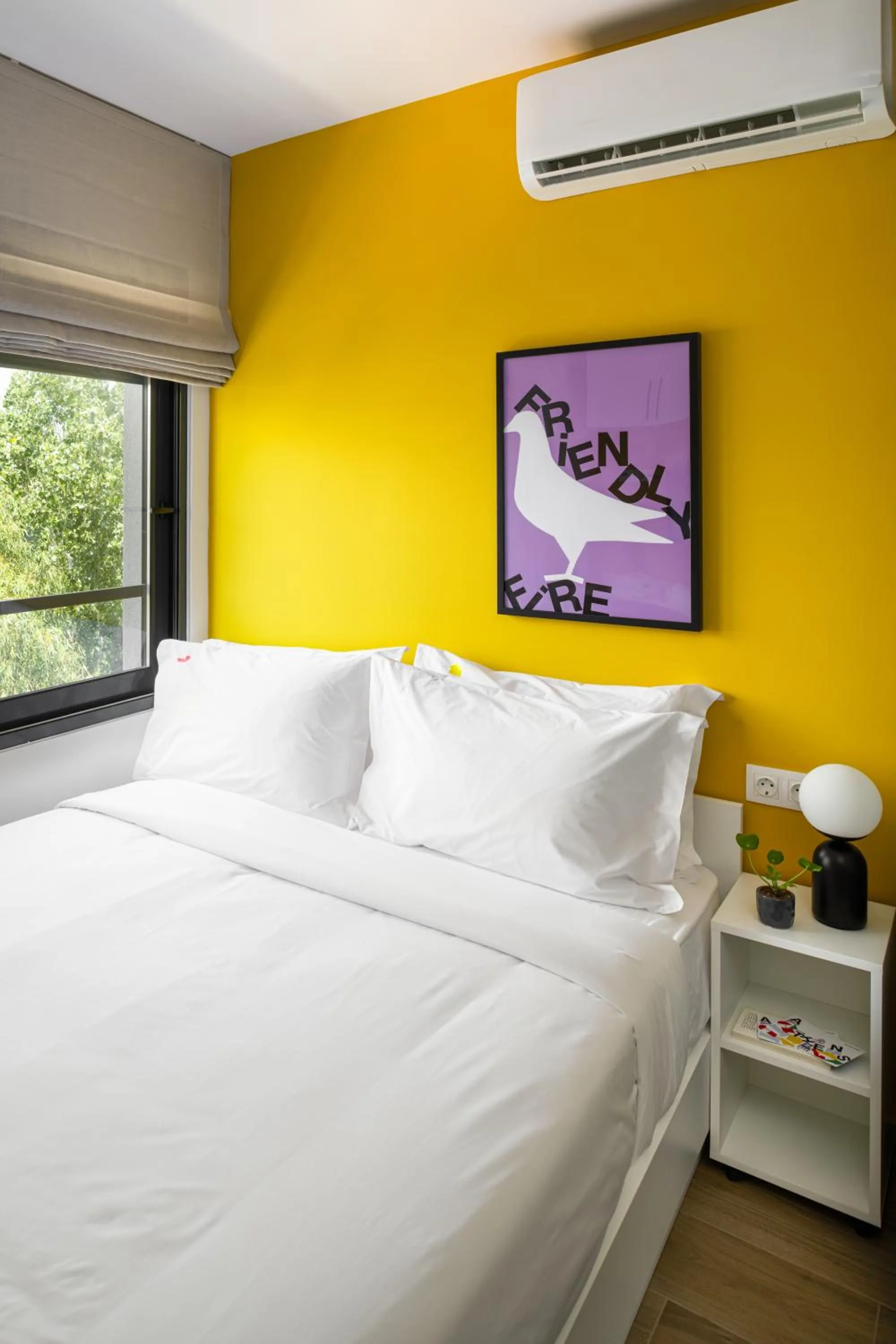 Bedroom, Bed in Fits Living