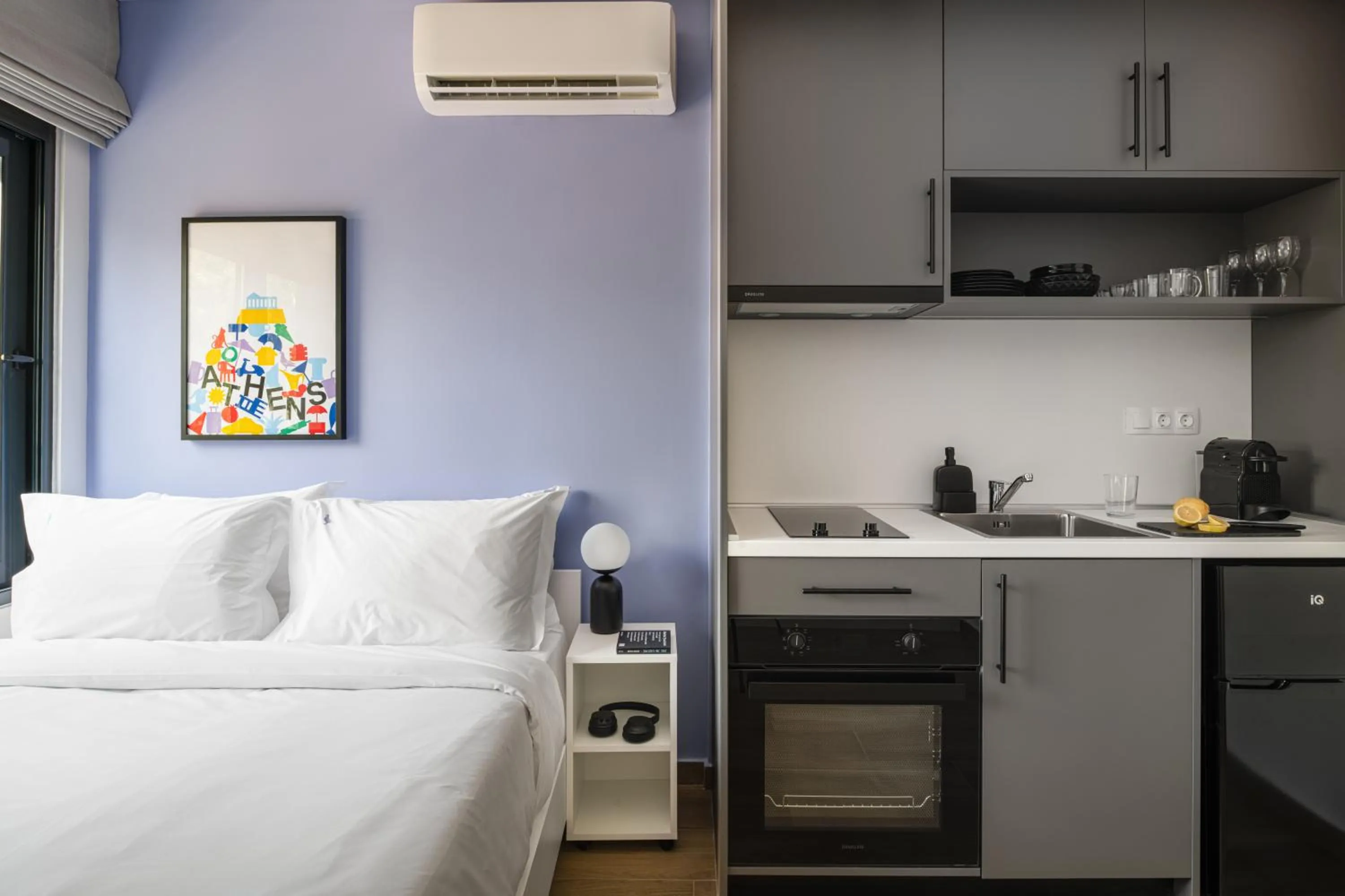 Kitchen or kitchenette, Bed in Fits Living