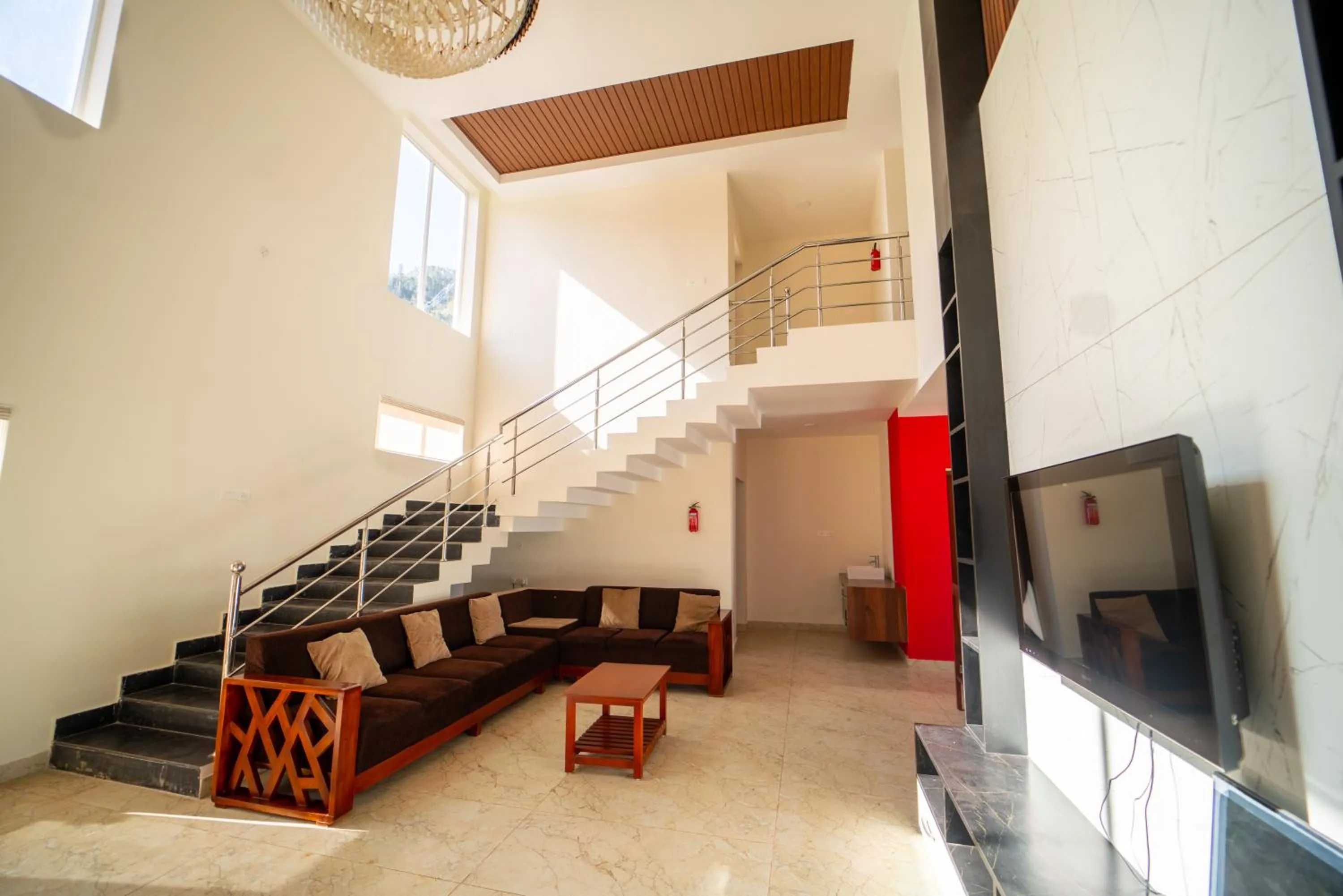 TV and multimedia in Queen's Hotel Mount garden Kodaikanal