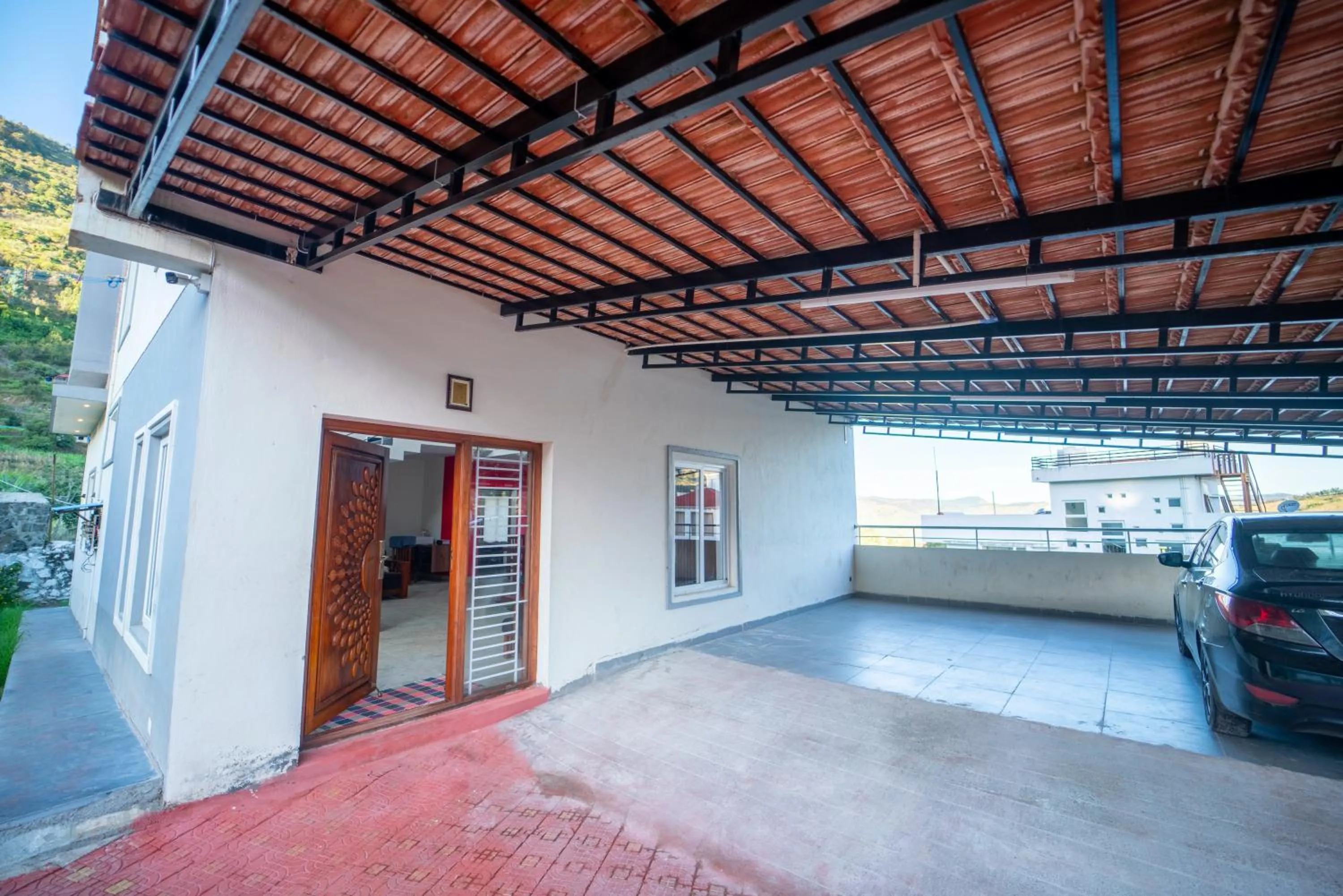 Day in Queen's Hotel Mount garden Kodaikanal