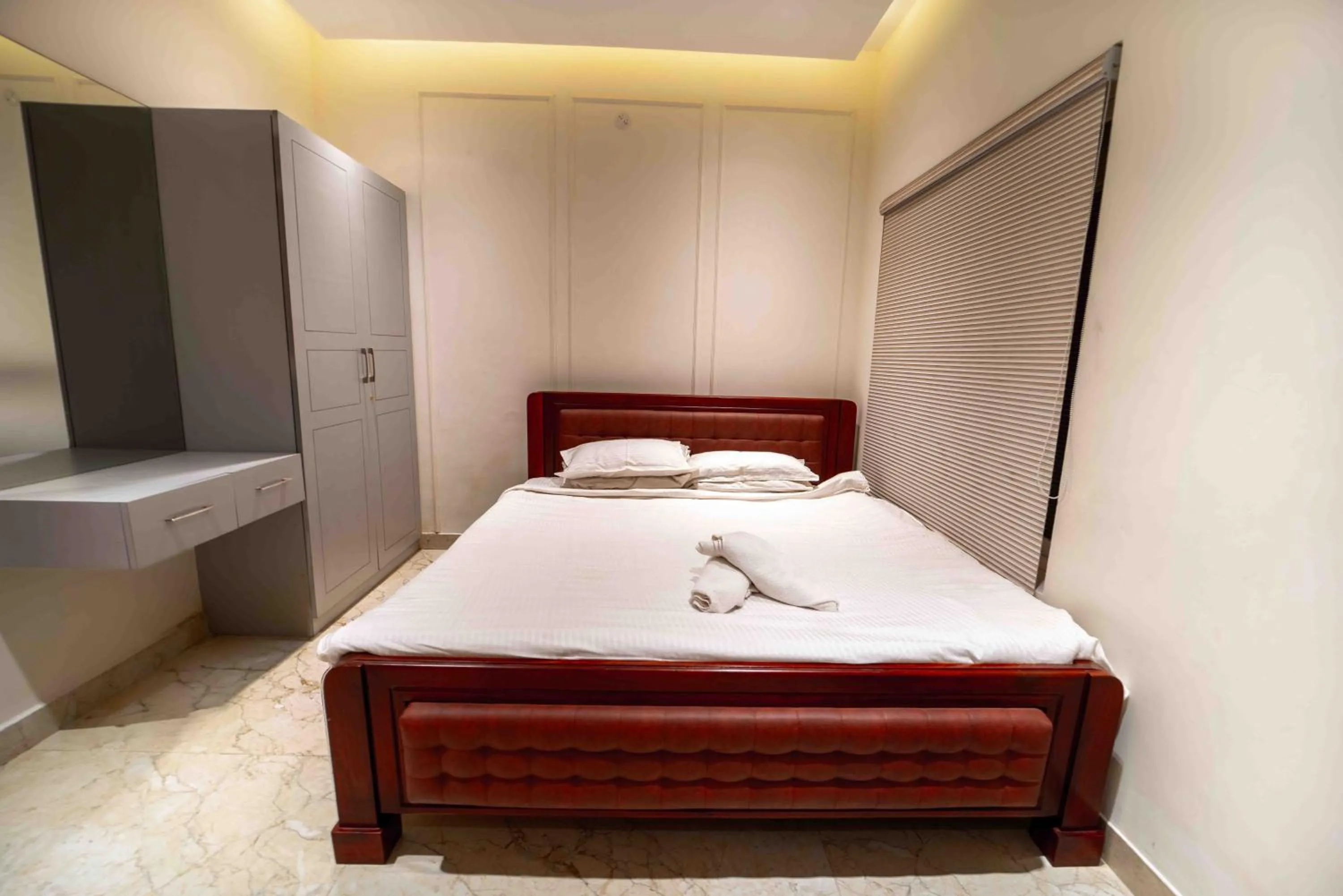 Bedroom in Queen's Hotel Mount garden Kodaikanal