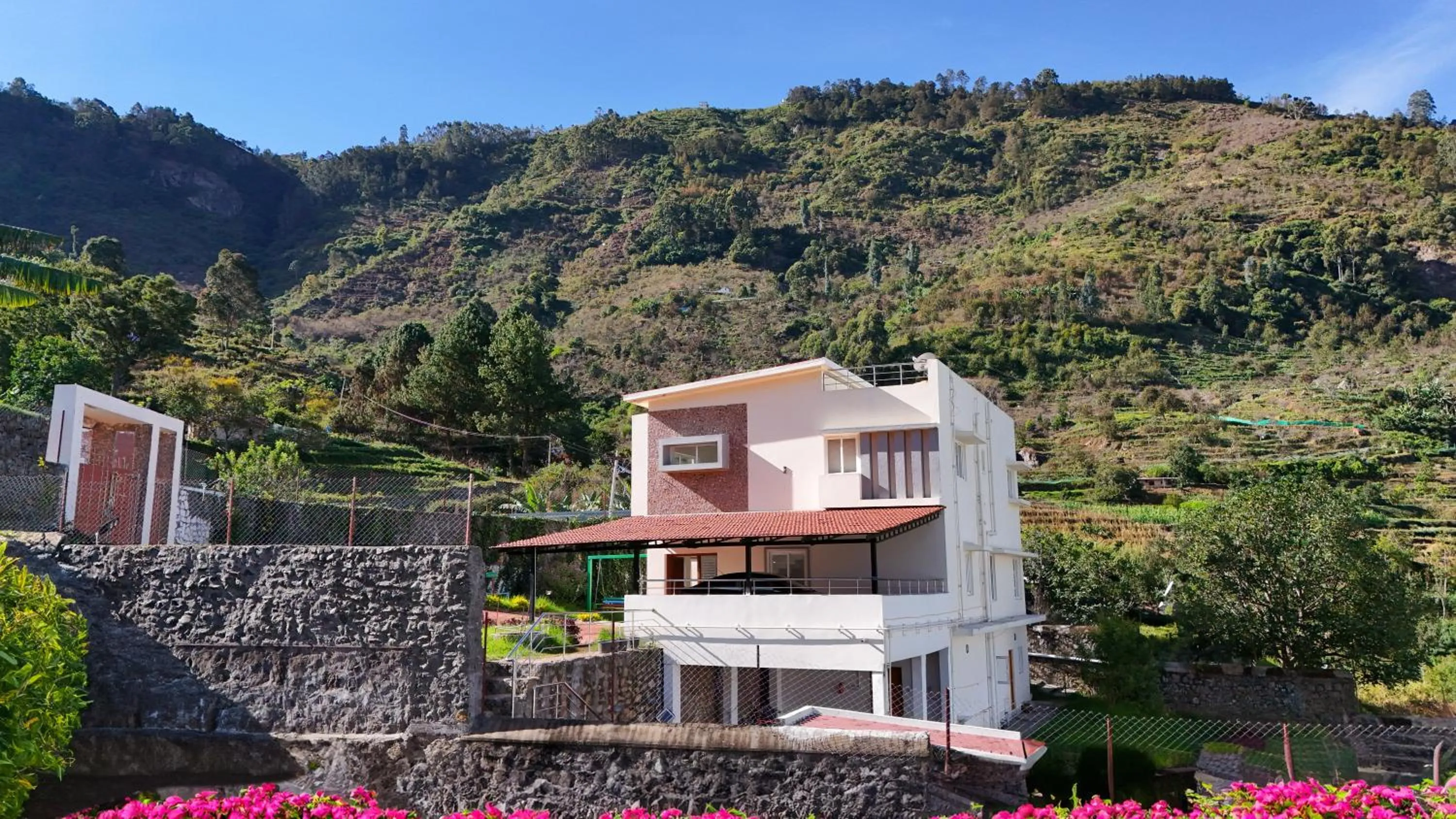 Natural landscape in Queen's Hotel Mount garden Kodaikanal