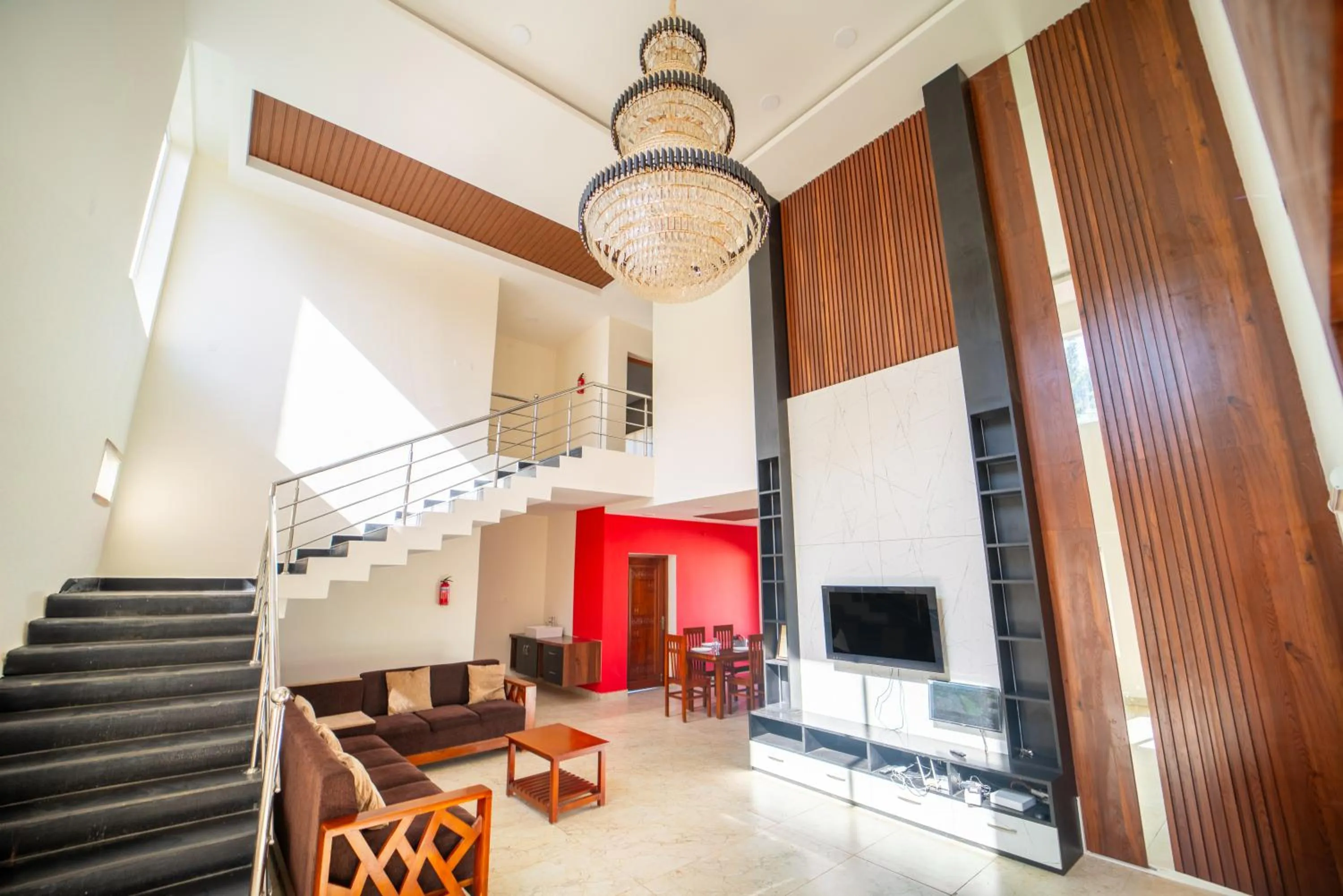 TV and multimedia in Queen's Hotel Mount garden Kodaikanal