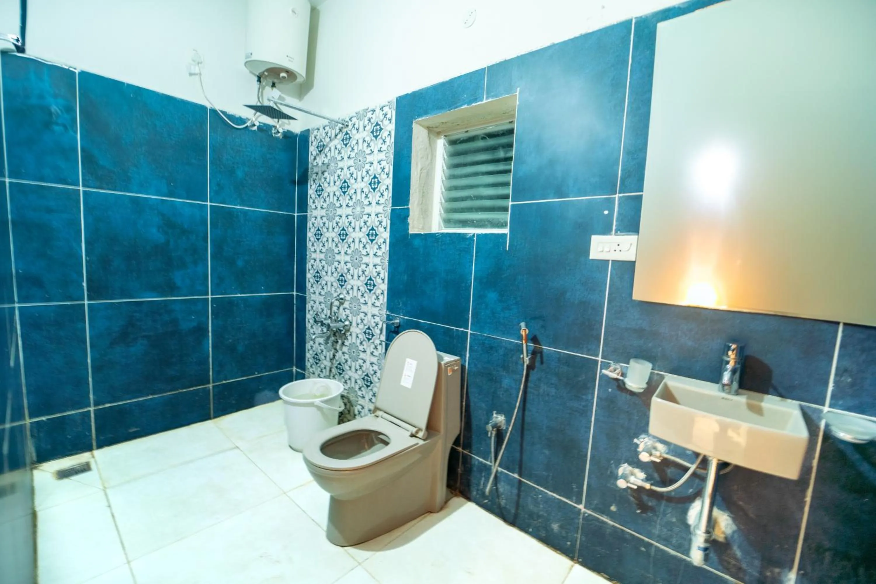 Toilet in Queen's Hotel Mount garden Kodaikanal