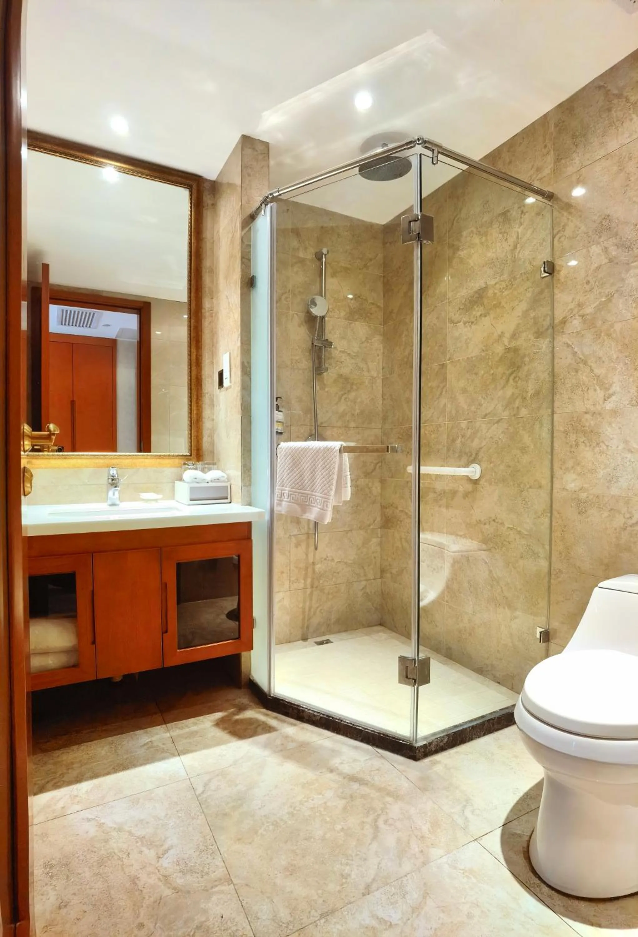 Toilet in Days Inn by Wyndham Beijing Haidian