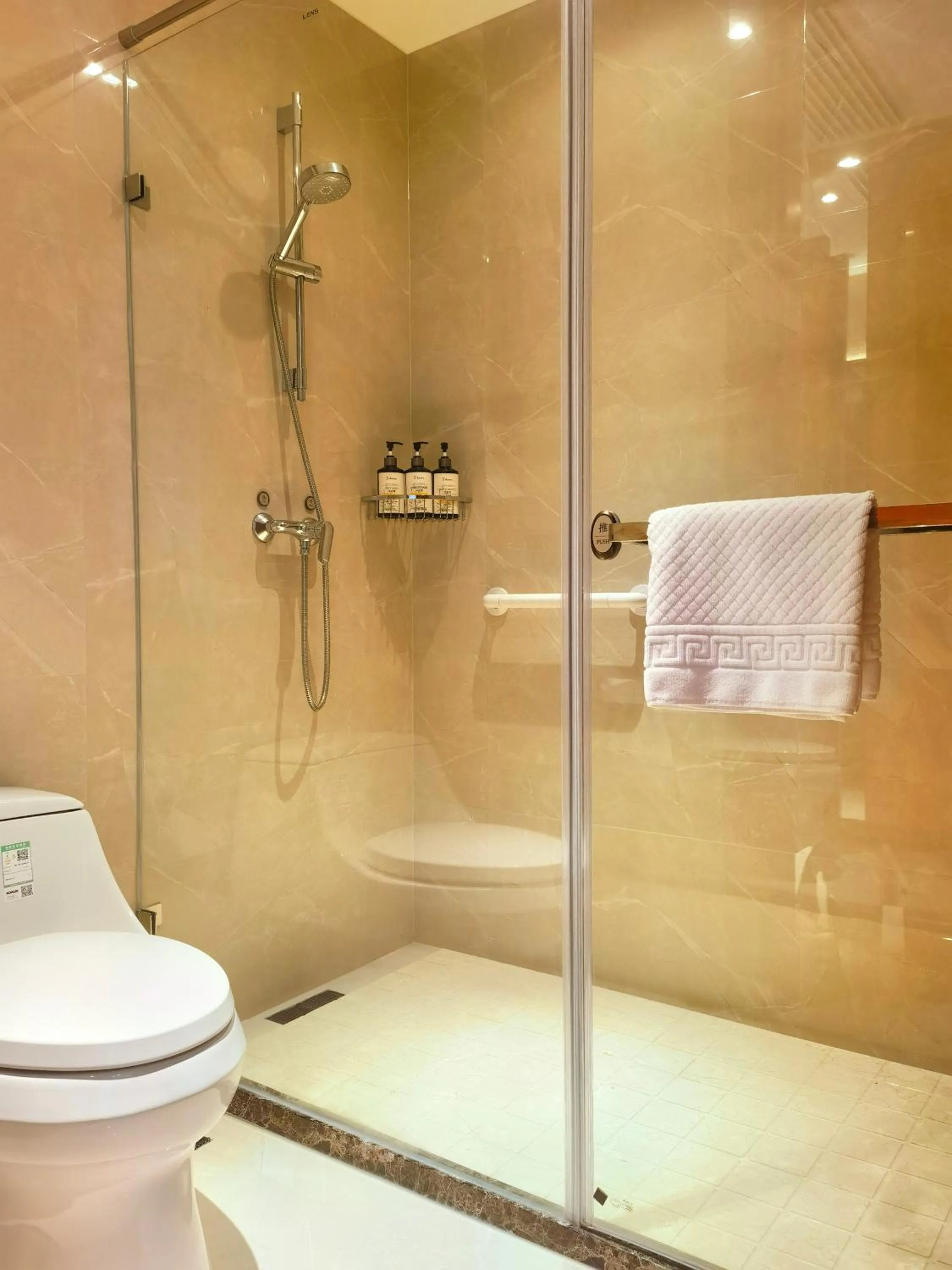 Shower in Days Inn by Wyndham Beijing Haidian