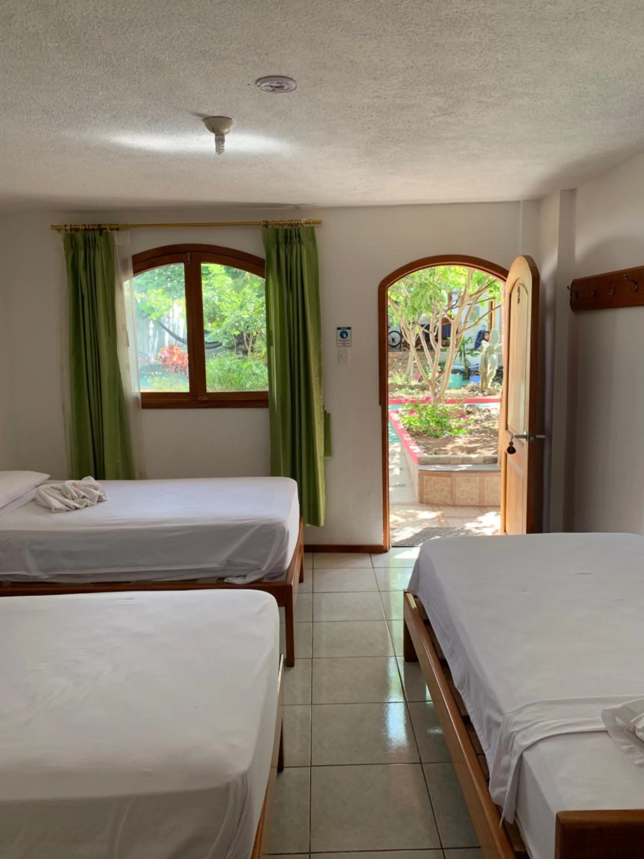 Bedroom, Bed in Hostal White House Galapagos