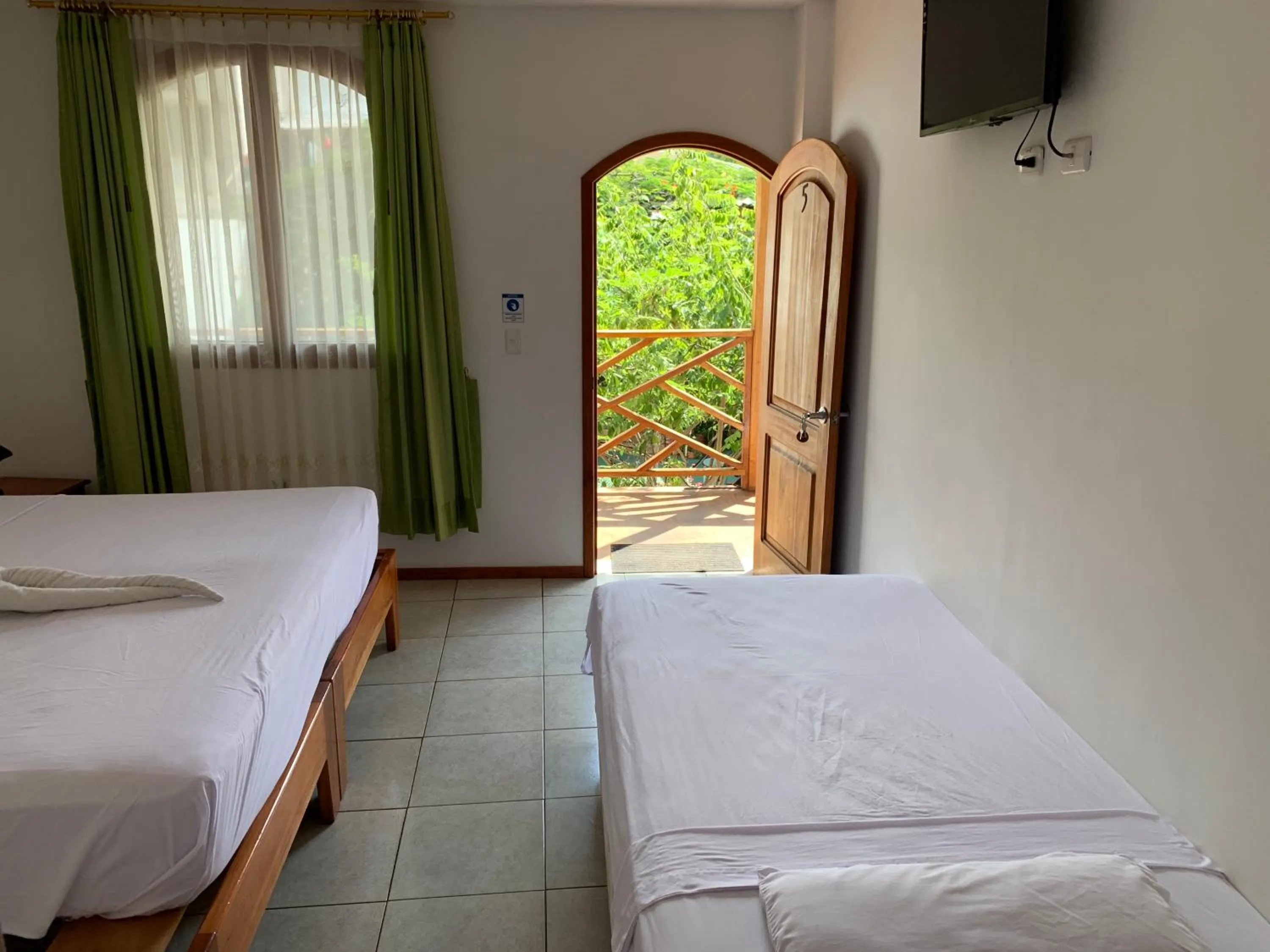 Bed in Hostal White House Galapagos