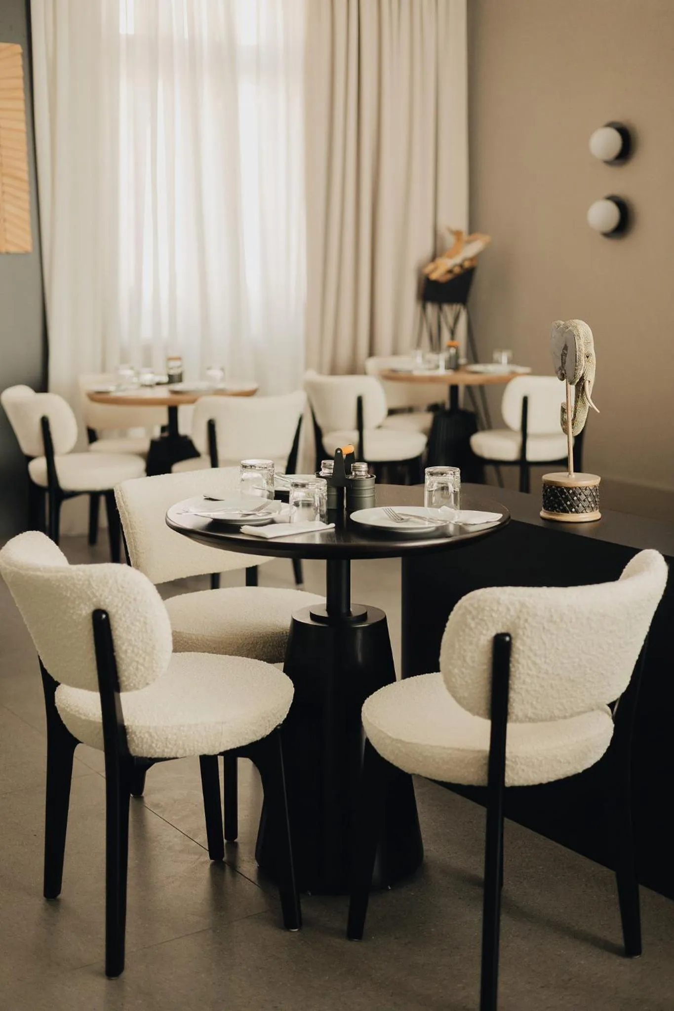 Restaurant/places to eat in Hotel Flaneur