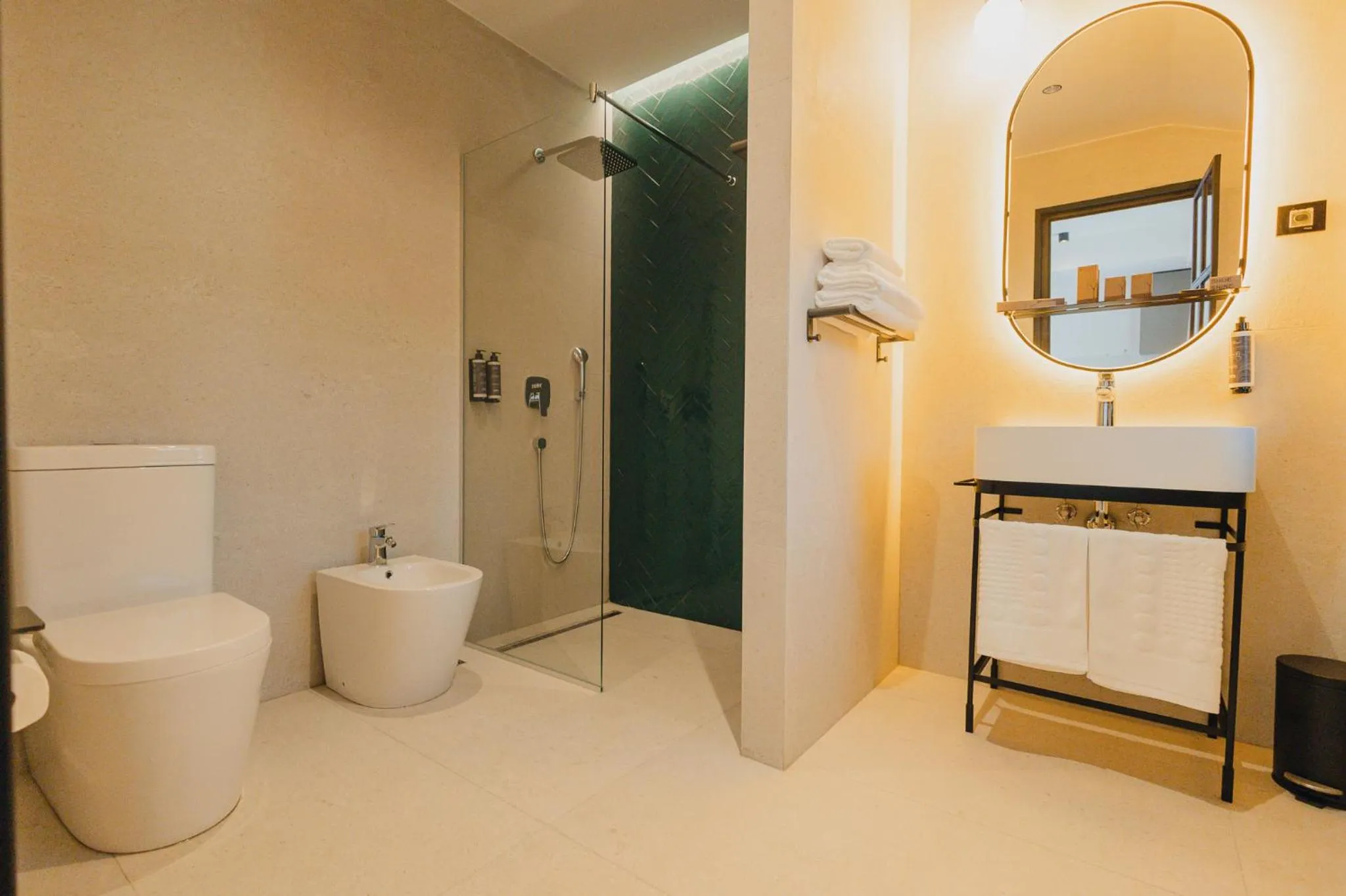 Shower in Hotel Flaneur