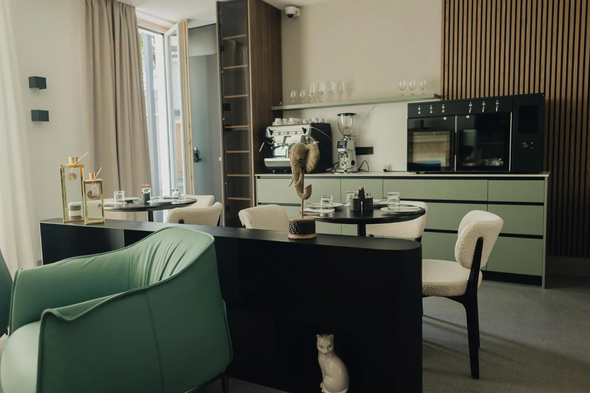 Restaurant/places to eat in Hotel Flaneur