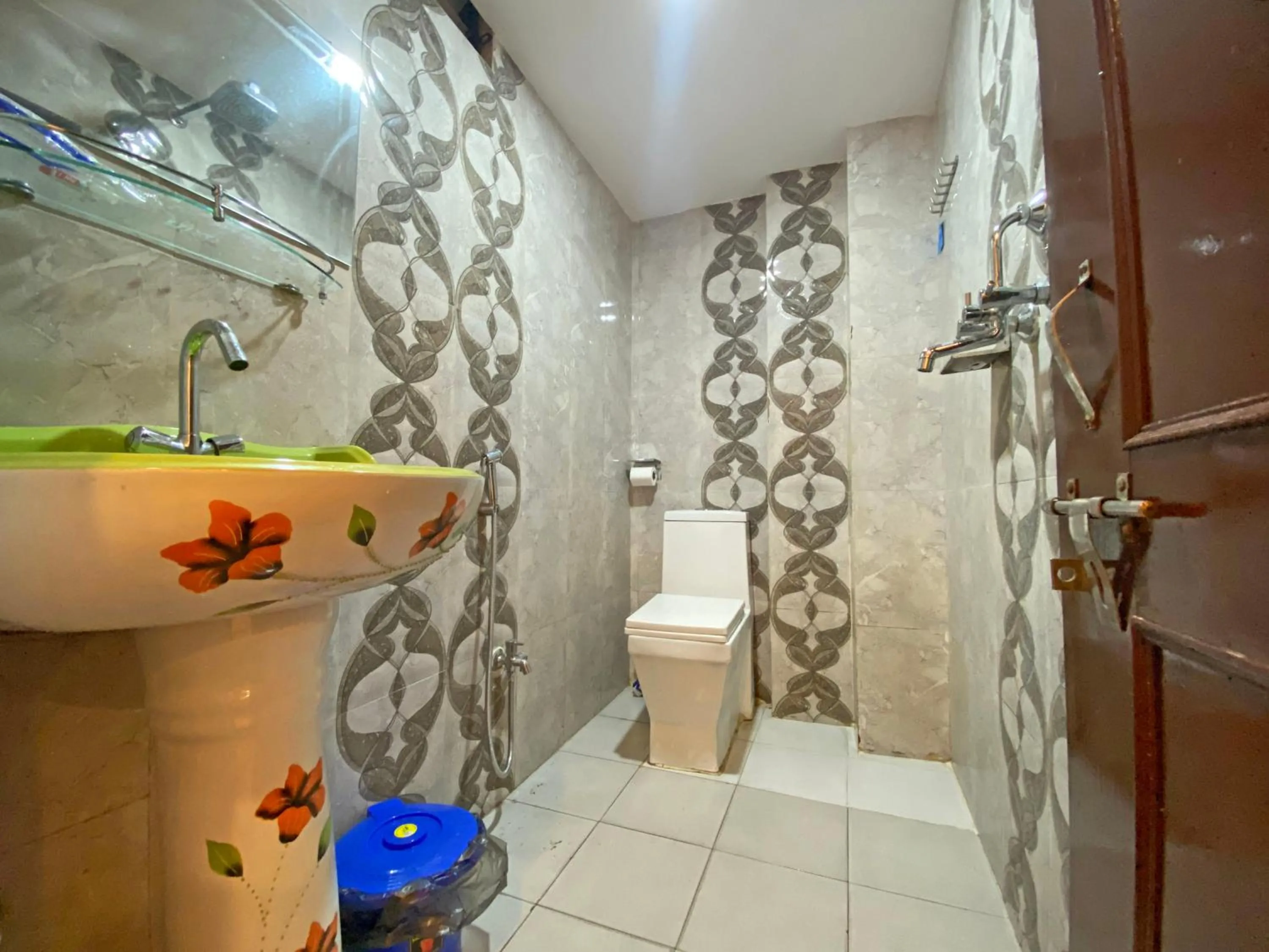 Shower in Hotel Resunga Arjun